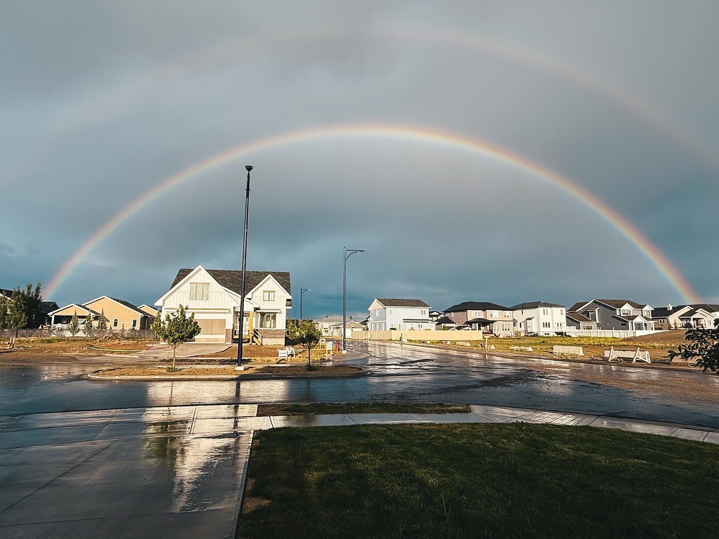 This needed a permanent spot on our feed 💛

We like the view 🌈🌈
