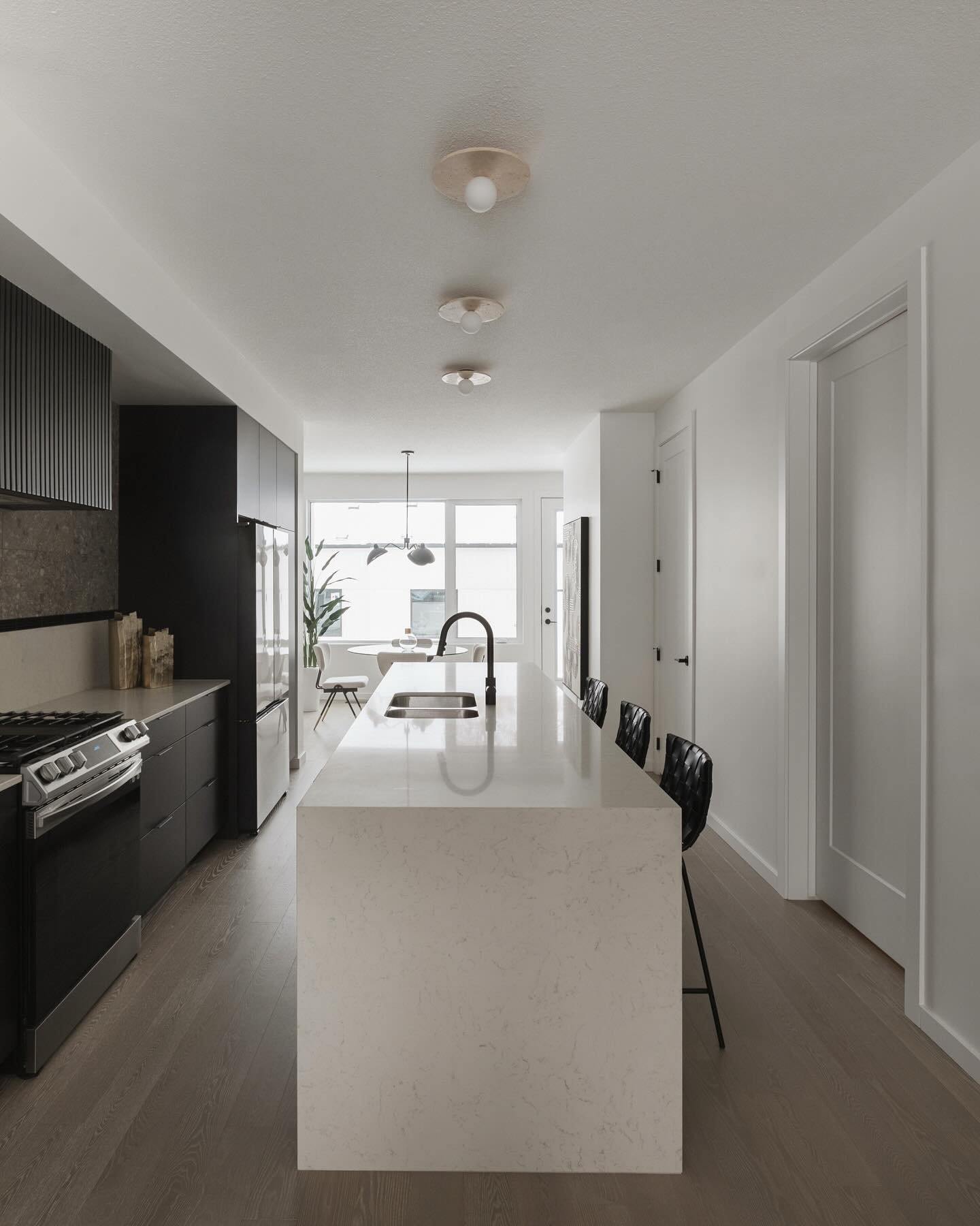 Alpha kitchen, dark side. 

Dark textures and tones combine with light airy finishes to create a true contrast to the eye in this kitchen. 

#edmontondesigners #yeginteriordesign #yeginfills #edmontoninteriordesign #interiordesign #kitchendesign