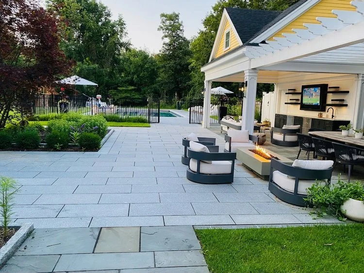 Fencing and Handrail Options Provided by a Deck Builder in the Newton and Cambridge, MA Areas