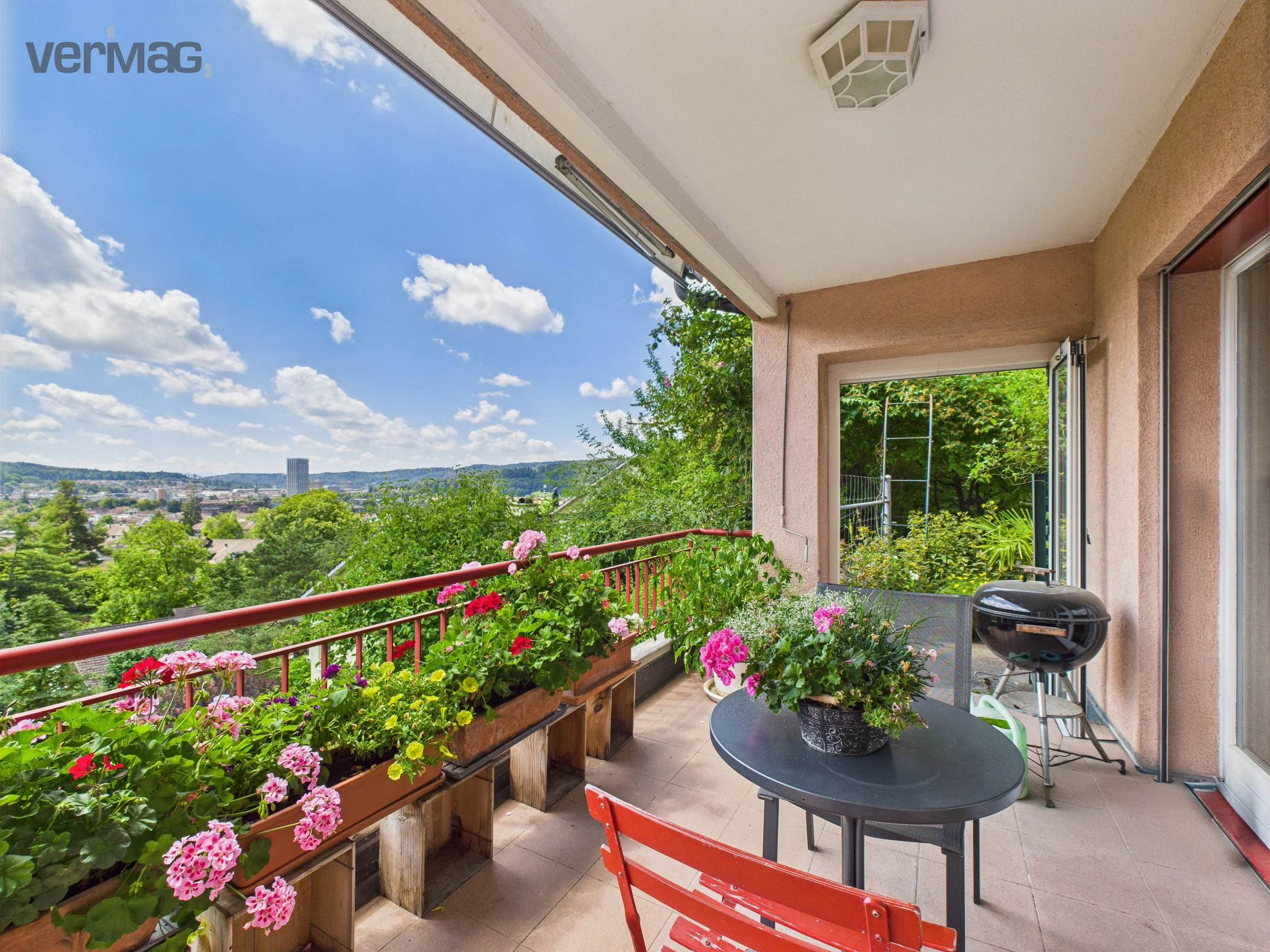 Familientraum mit Garten und Weitsicht über Winterthur