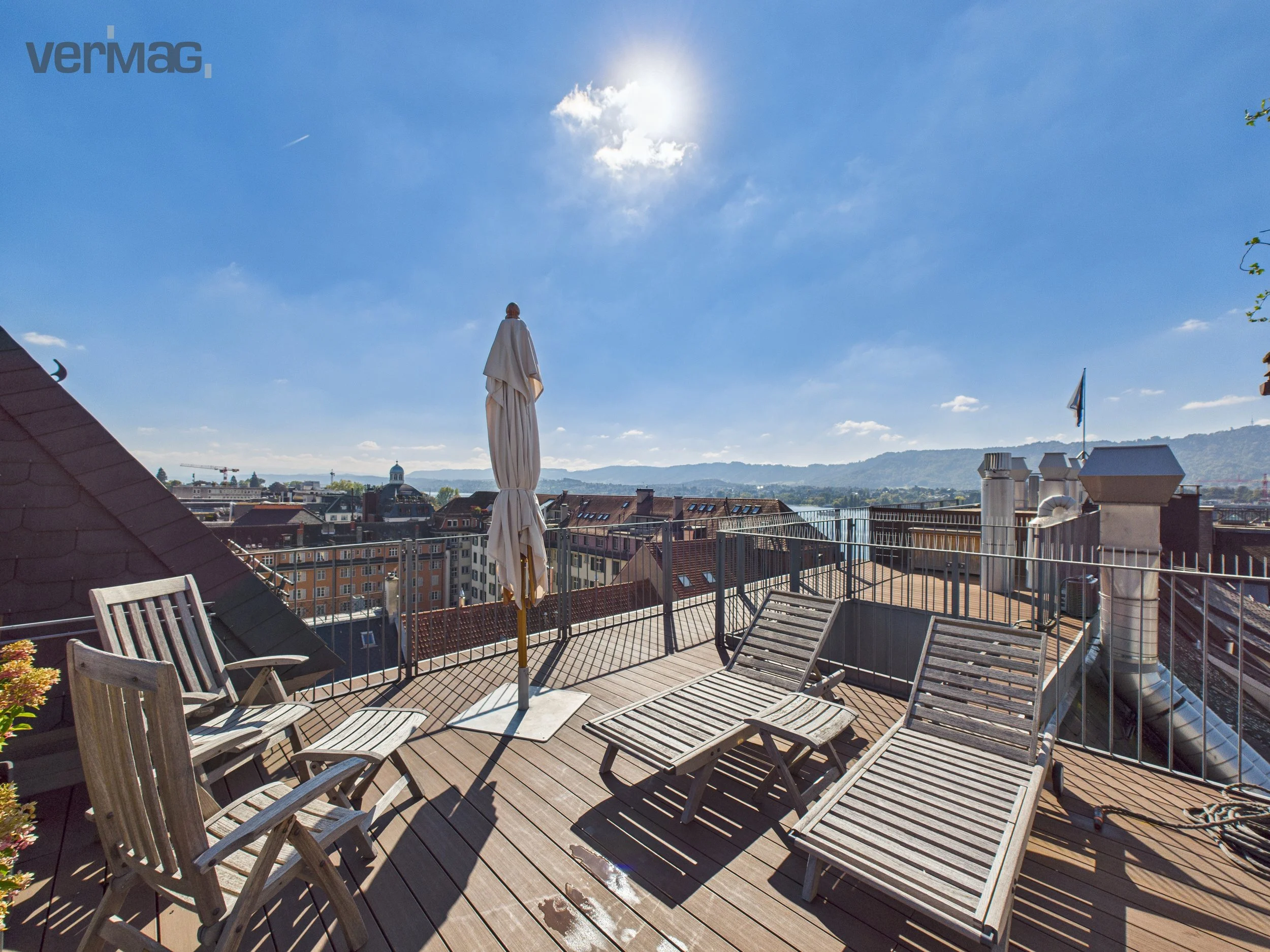 Exklusive Maisonette-Penthouse-Wohnung mit Dachterrasse &amp; Hotelservice