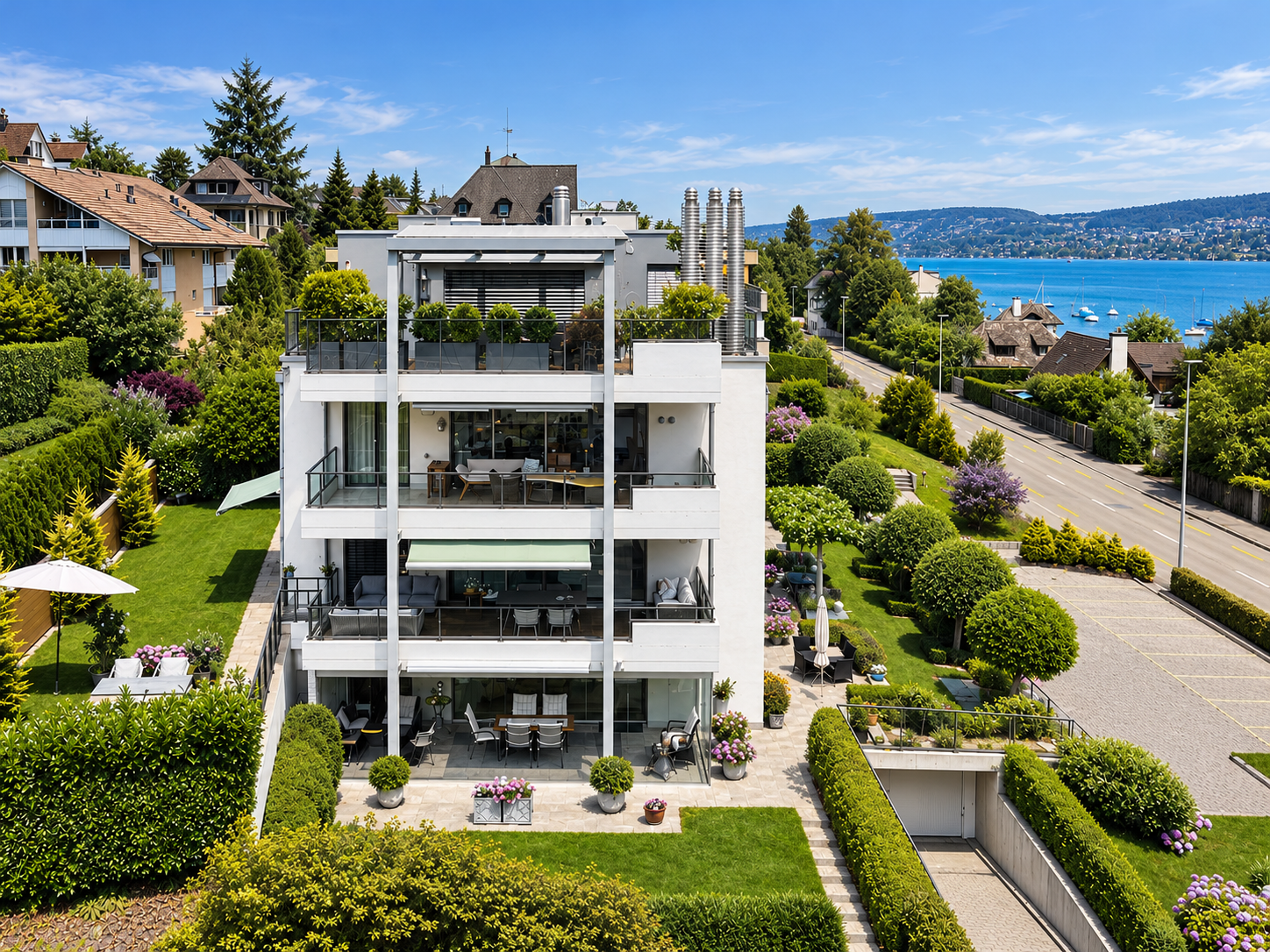 Moderne Villa am See mit Gärten.png