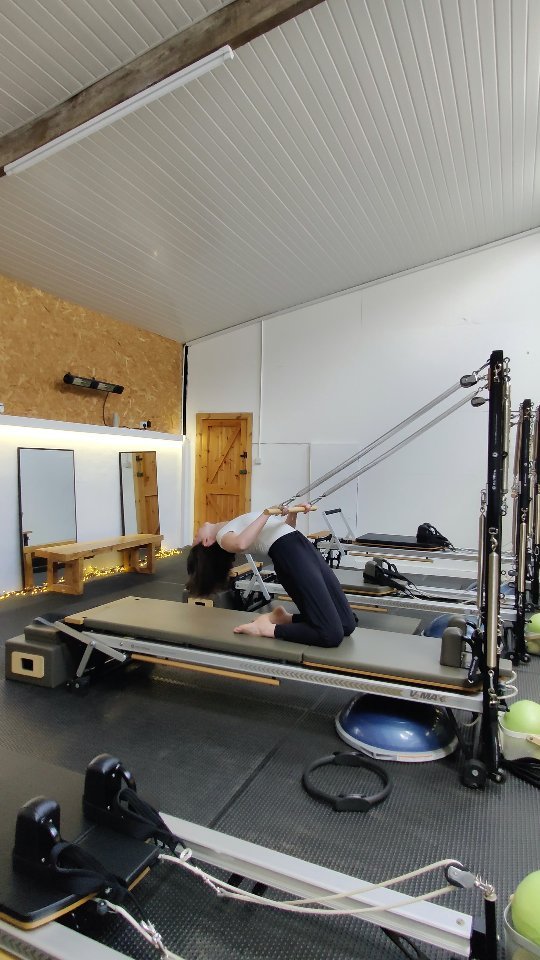 Loved being back at the wonderful @thefarmpilates this week β€οΈ
Couldn't resist a little play, and yes it was mostly spinal articulation and extension, my faves π¬π₯°β€οΈ
#pilates #pilatesinstructor #pilatesaddict
#stottpilatesinstructor #stottpilates