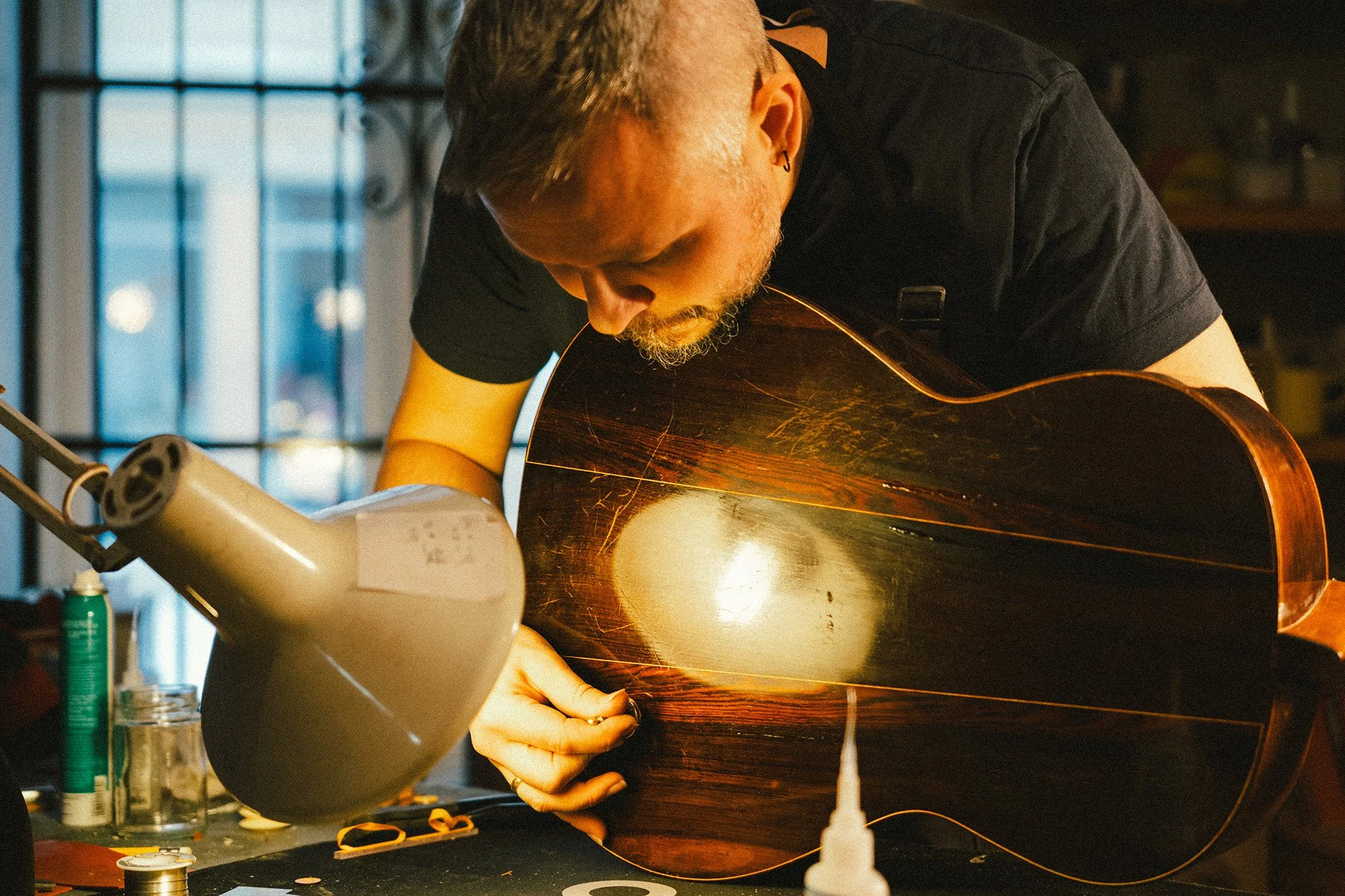 Gitarverksted i Oslo. Resteurering, reparasjon, forbedring, taksering og verdivurdering av gitarer.