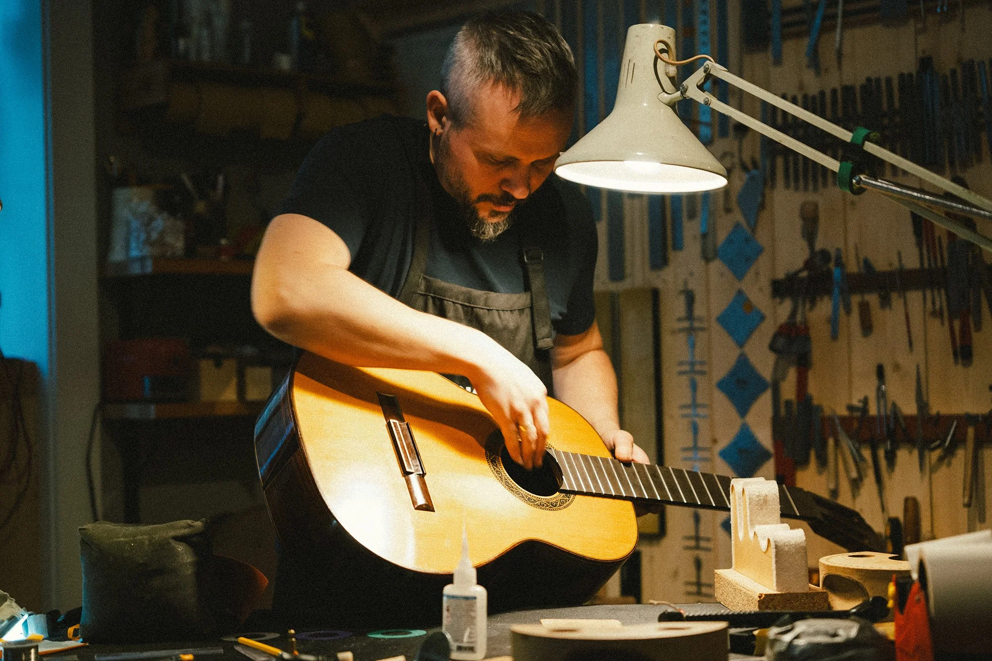 Gitarverksted i Oslo. Resteurering, reparasjon, forbedring, taksering og verdivurdering av gitarer.