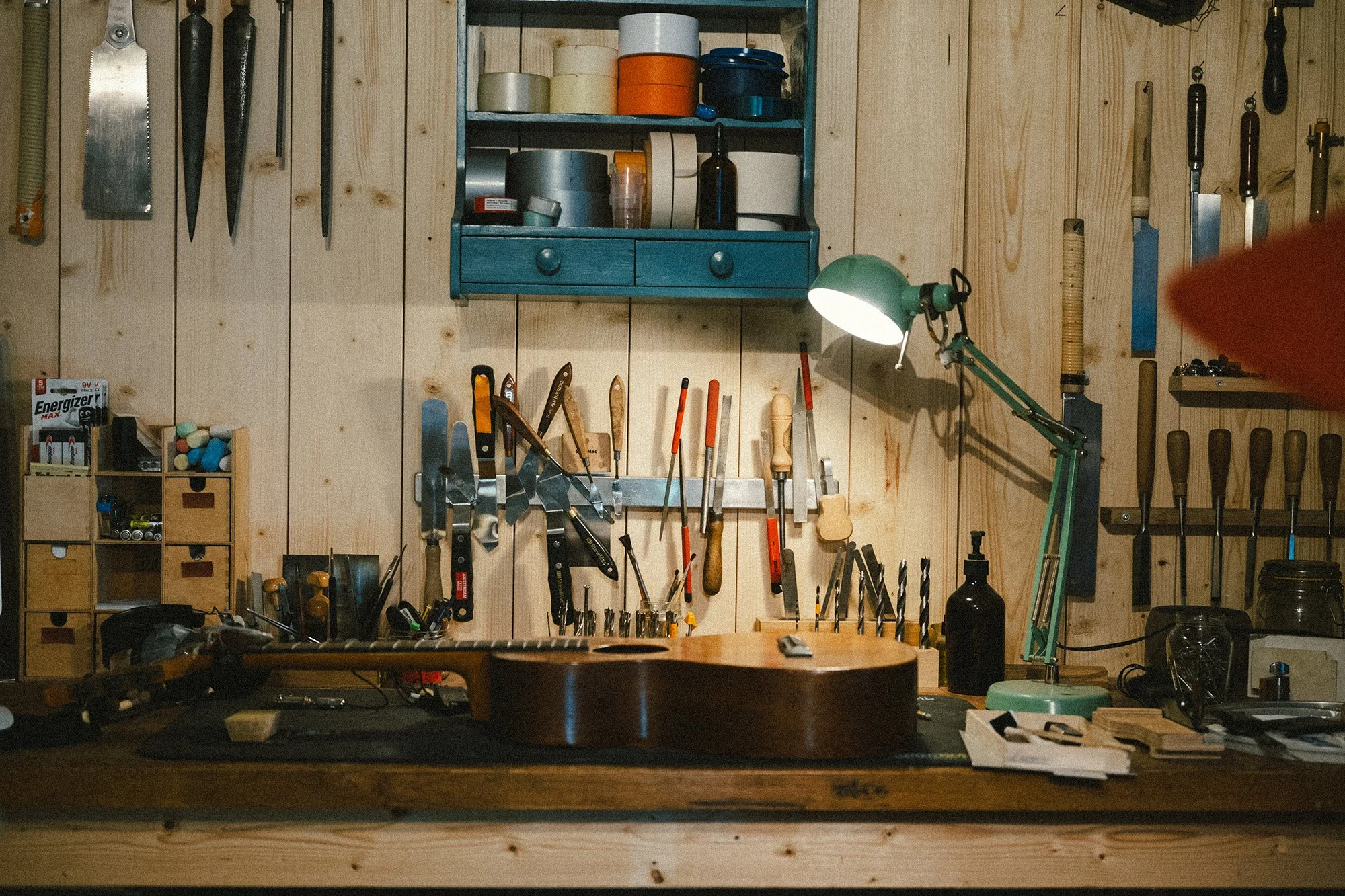 Gitarverksted i Oslo. Resteurering, reparasjon, forbedring, taksering og verdivurdering av gitarer.