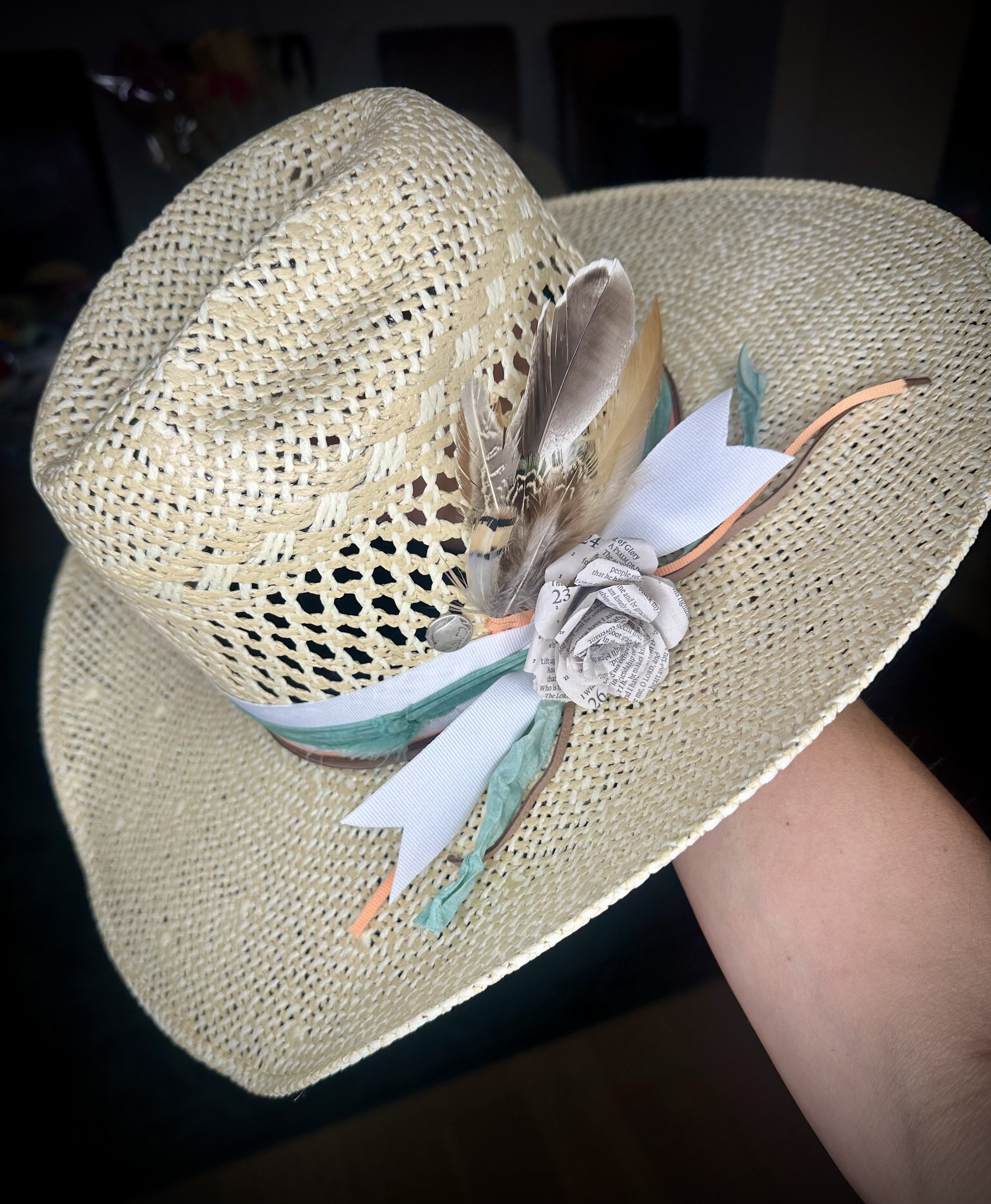Hand-shaped Open Weave Minnick George