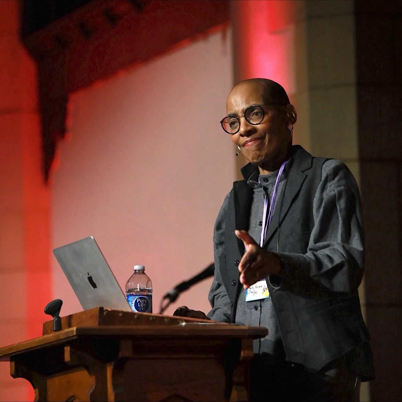 Wanna know what happened after @revdrkbd taught us all about how storytelling is a sacred act of justice and hope, and we went into the Friday afternoon breakouts?!

The New Evangelicals &bull; Speaker: Tim Whitaker, Conversation: Reggie Williams

Et