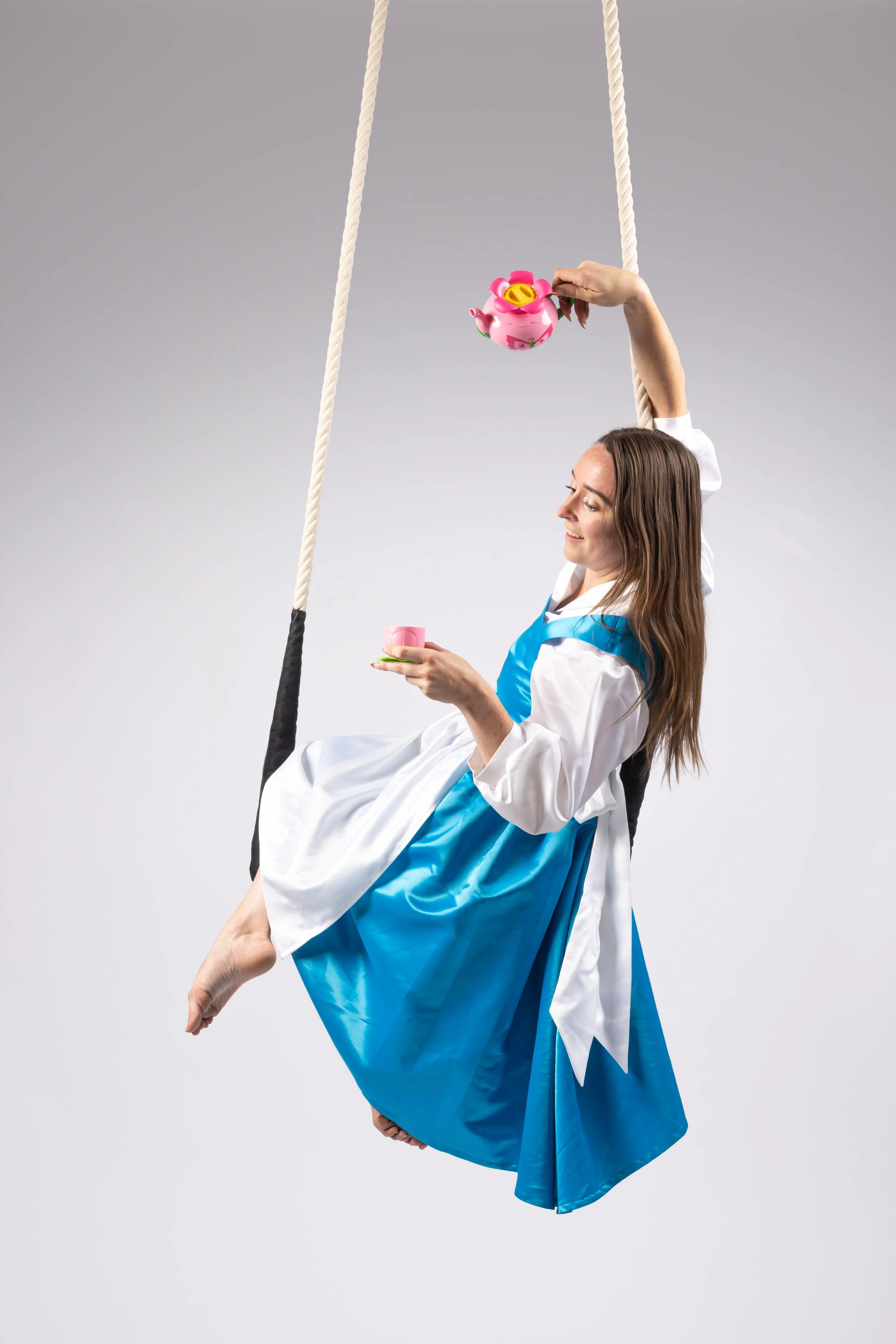 Aerial Cirque Over Denver: Alice in Wonderland Preview