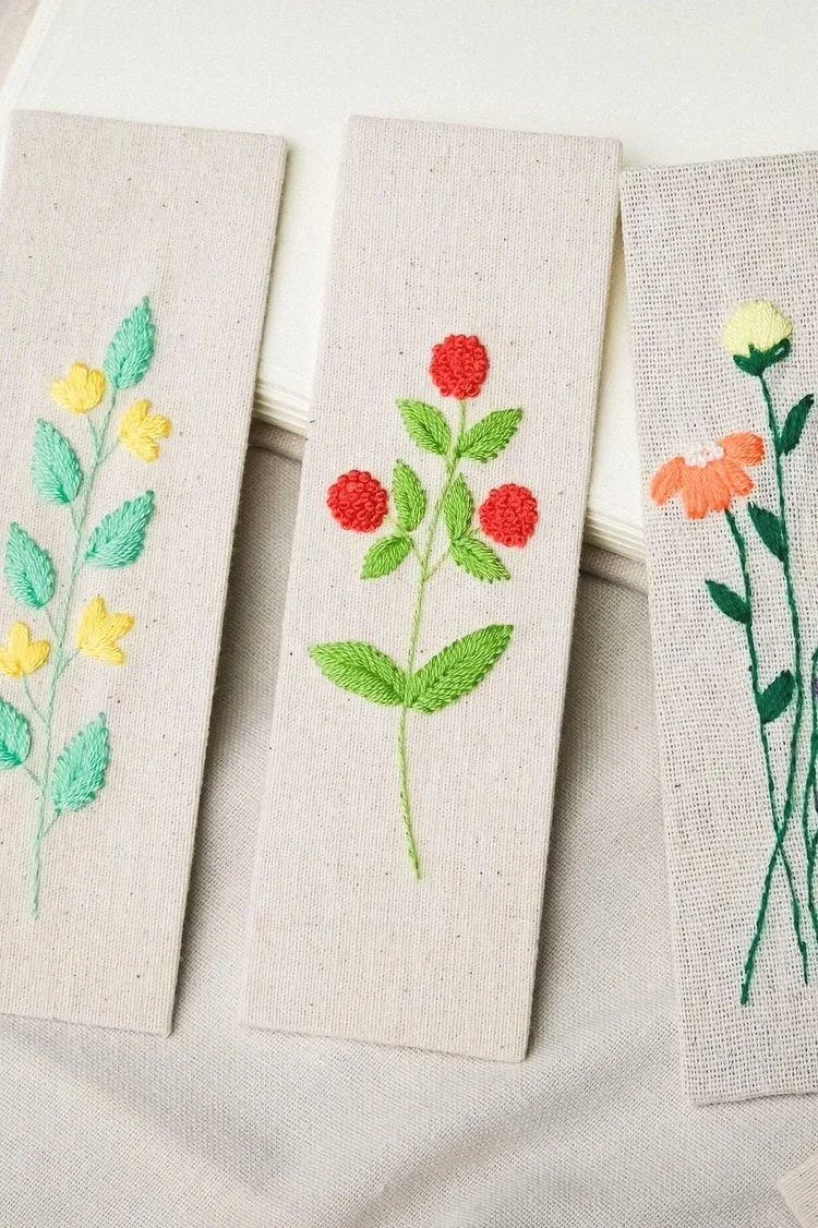 Bookmark Worshop | Charms & Embroidery 