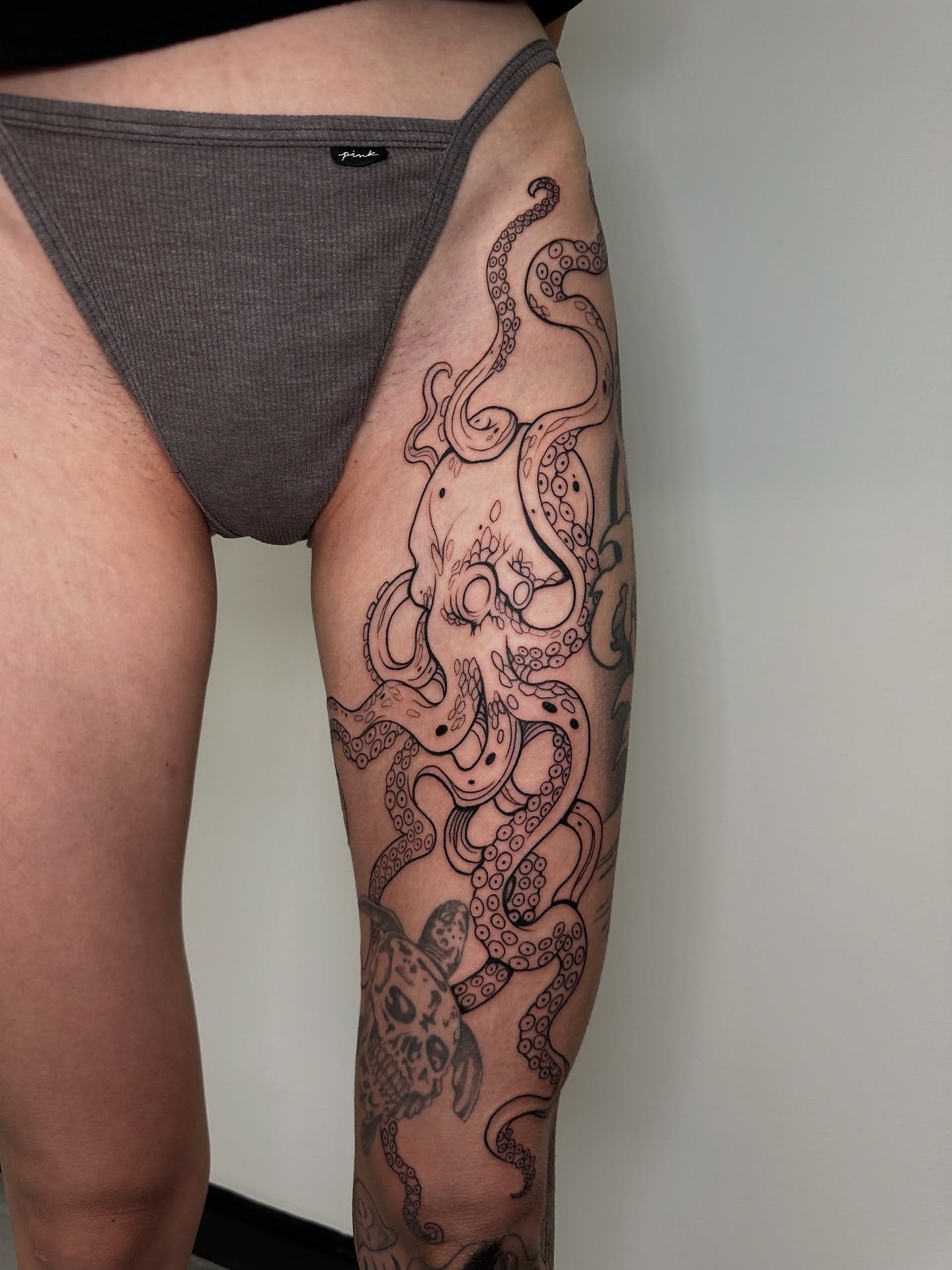 First session on this octopus! Adding some more to the waves, (turtle and rest are not mine)