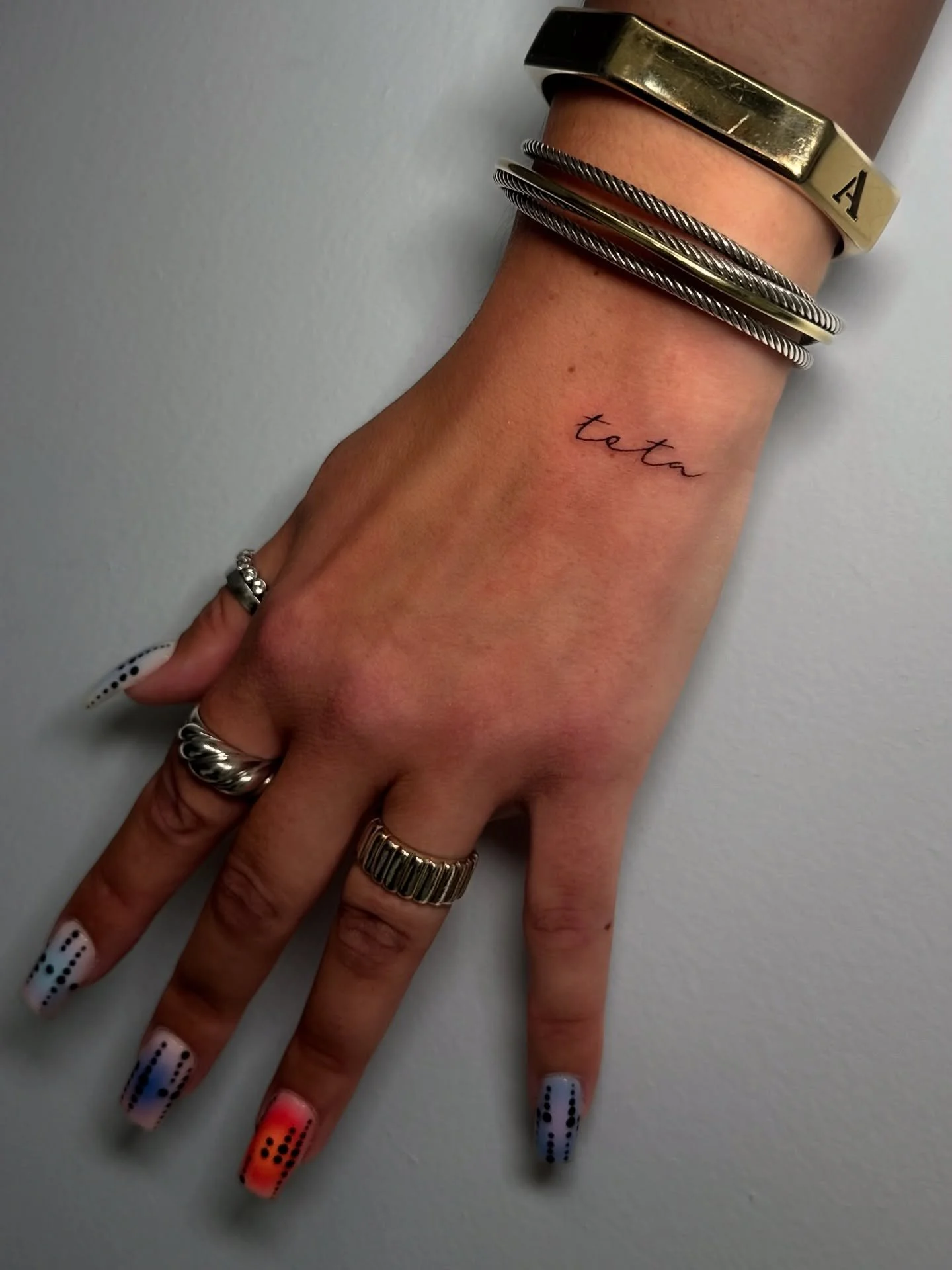 Teta in Serbian means aunt. 
Fun fact in Arabic it means grandma! 
Thank you for trusting me 🙌🏽😊