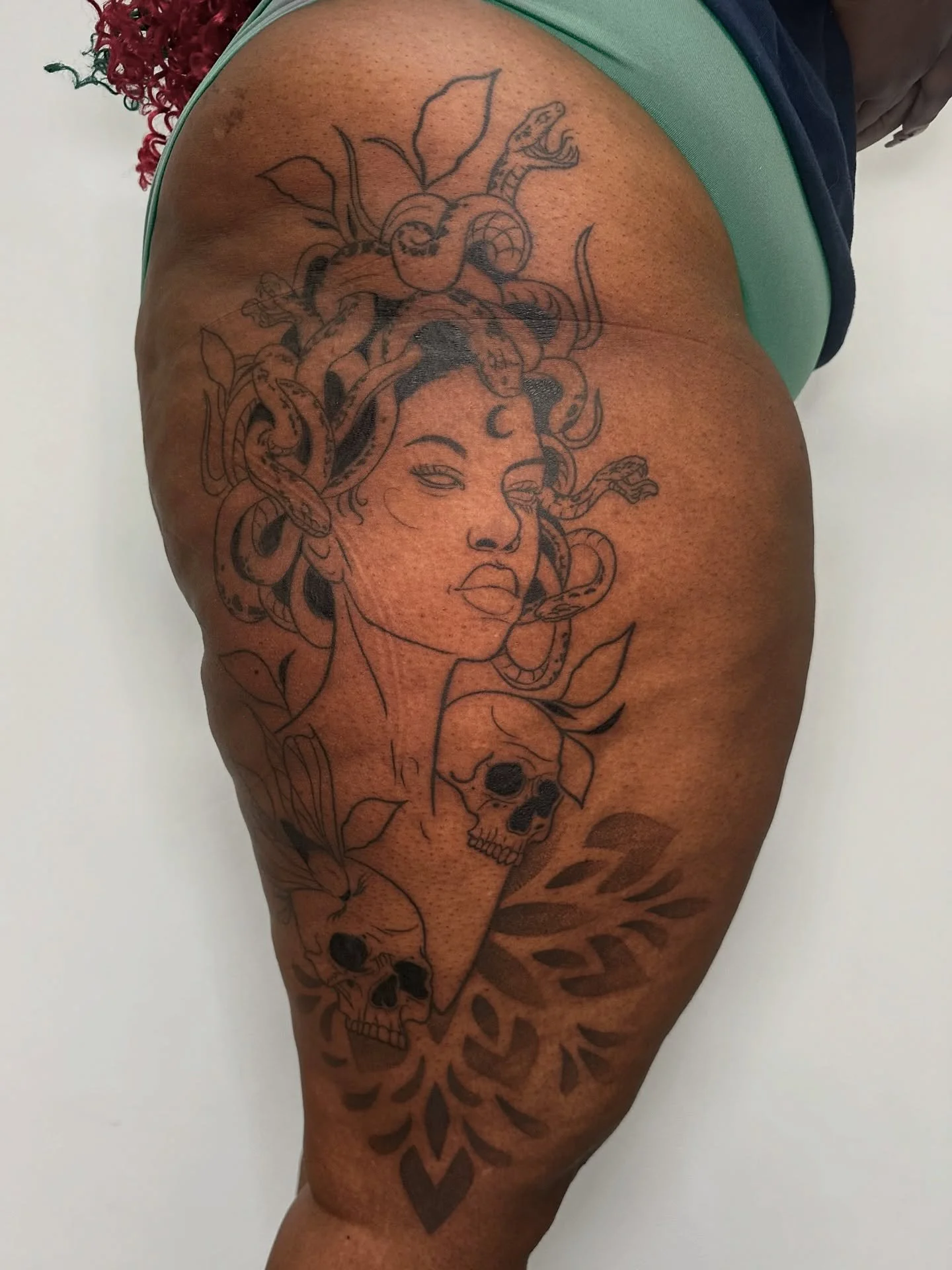 3rd session on this Medusa, healed. Added some shading on the 4th!