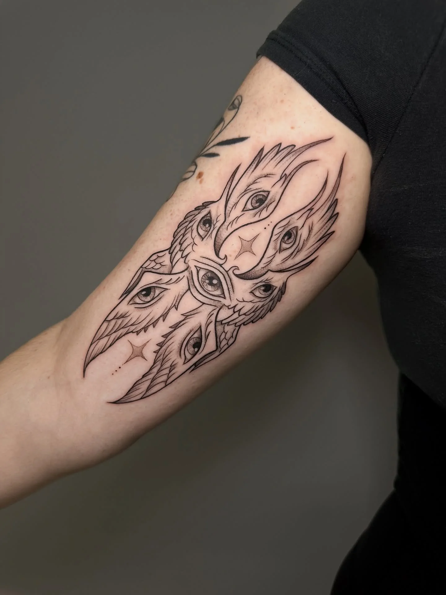 Seraphim tattoo 👁️ same day I was driving home and I noticed the license plate in front of me said seraphim, and that was crazy. 👀