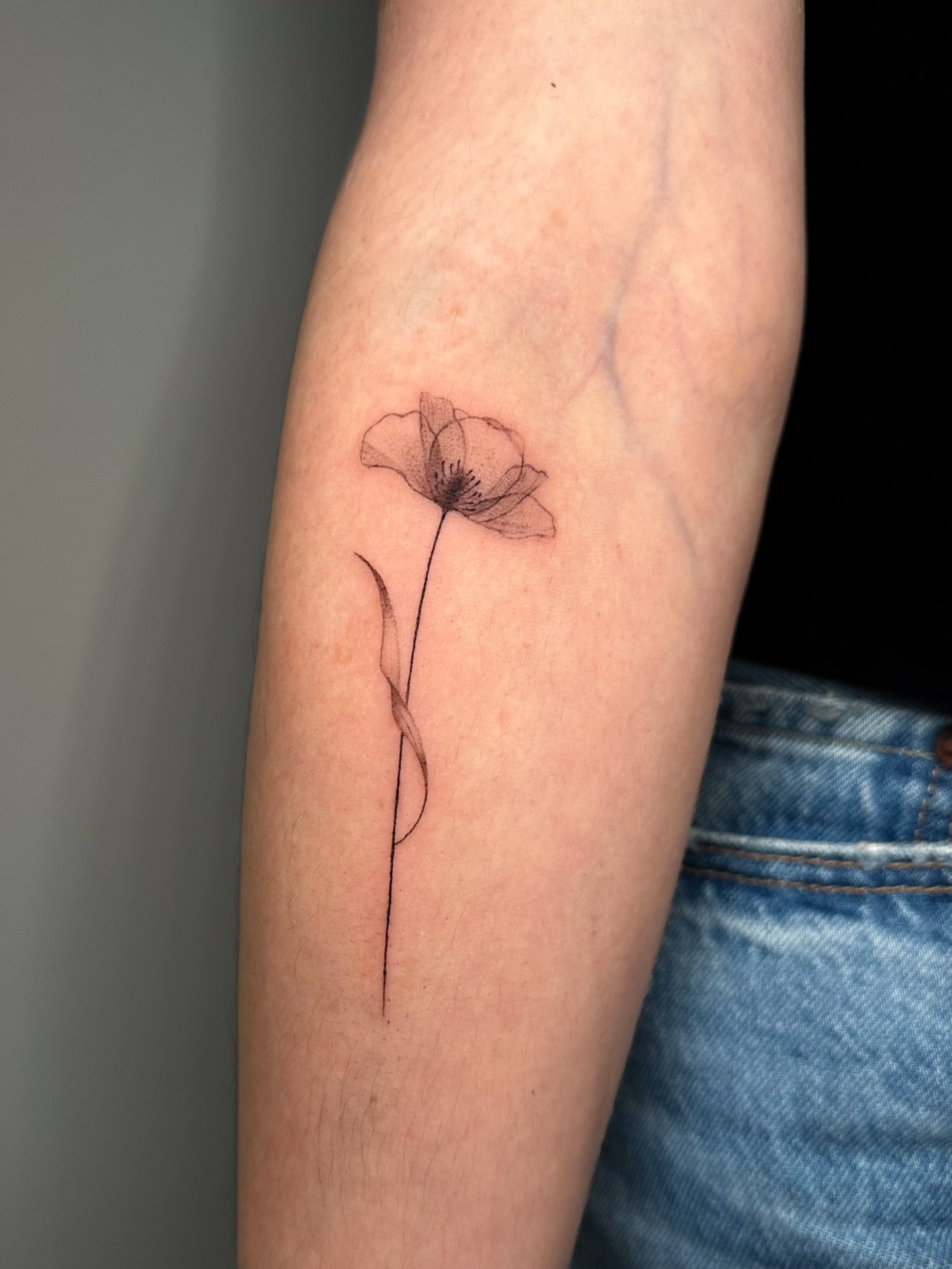 Last tattoo I did in 2025 and first post of 2026! 
Poppy flower X-ray style. 🍉 🌺