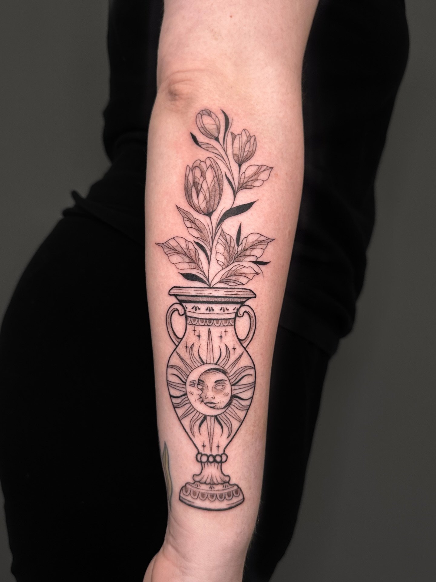 Sun and moon vase tattoo🏺🌙 ☀️