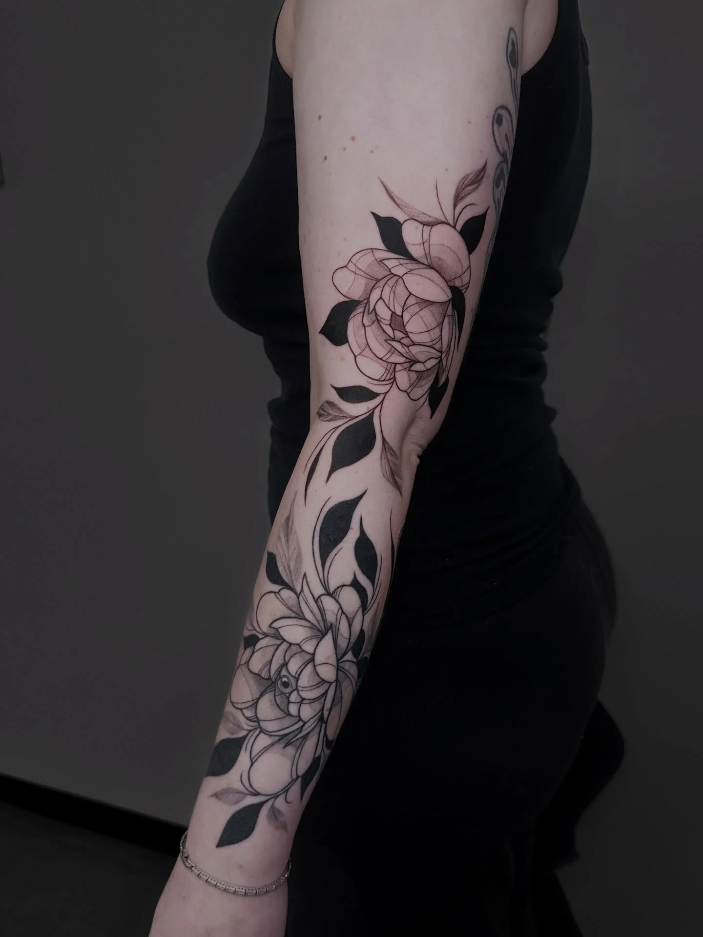 Building this floral sleeve ✨