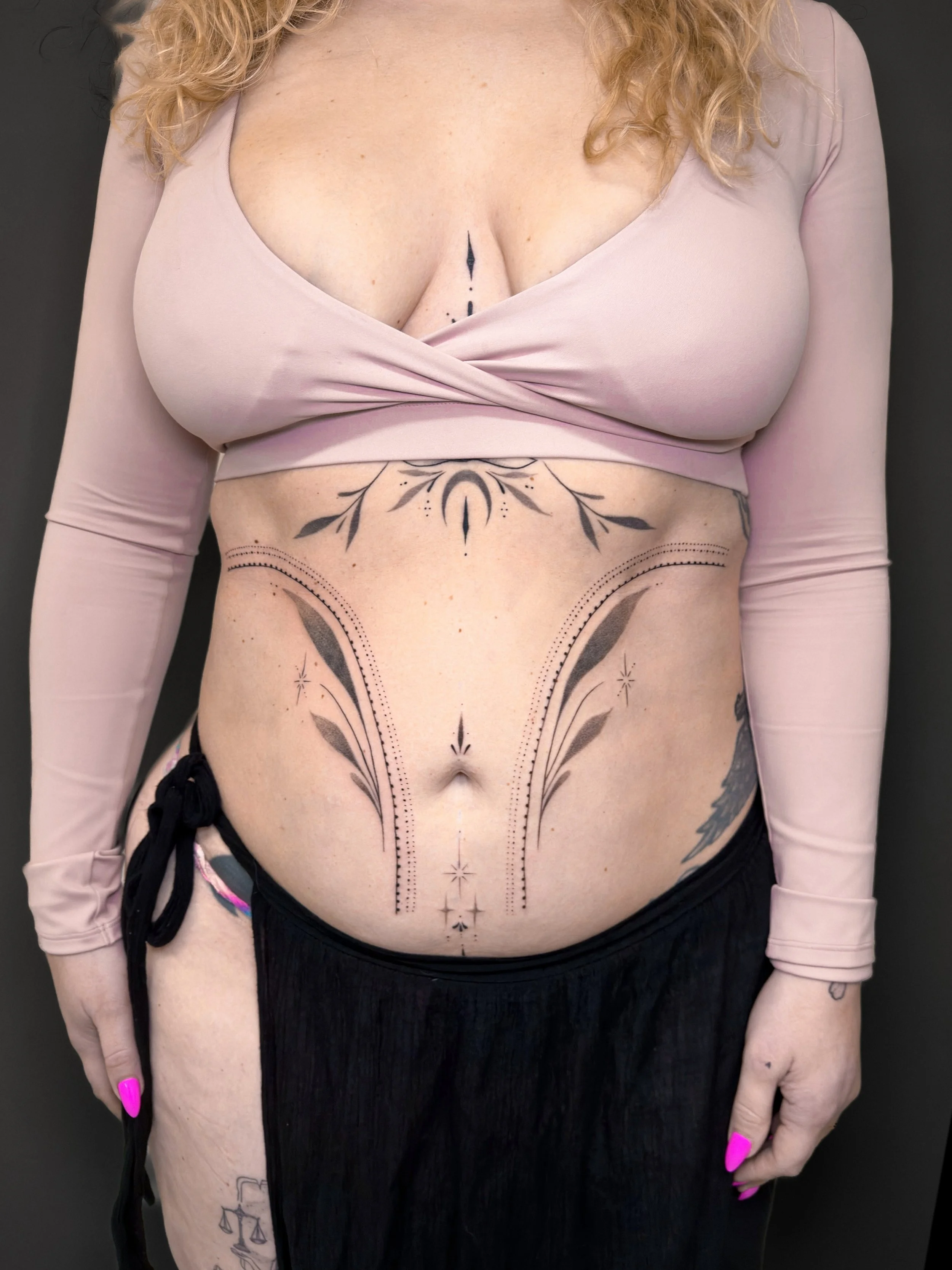 Continued the ornamental tattoos to her abdomen! Healed sternum! ✨