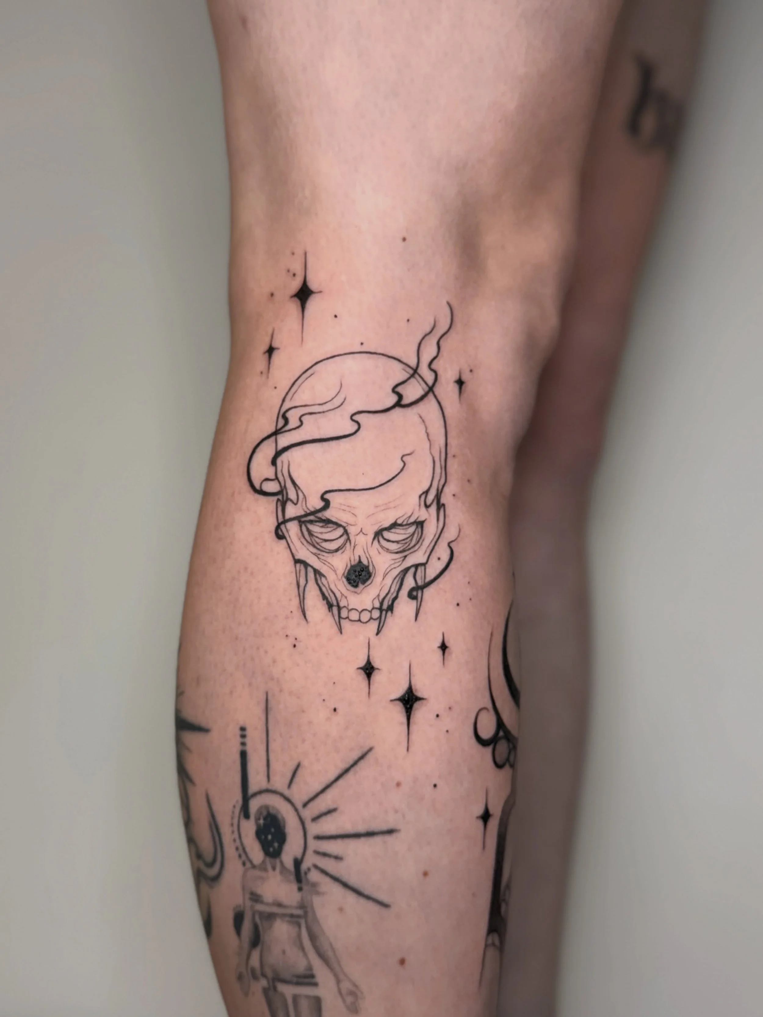 Flash pieces for Cassidy! 
Other tattoos on her leg are also by me.