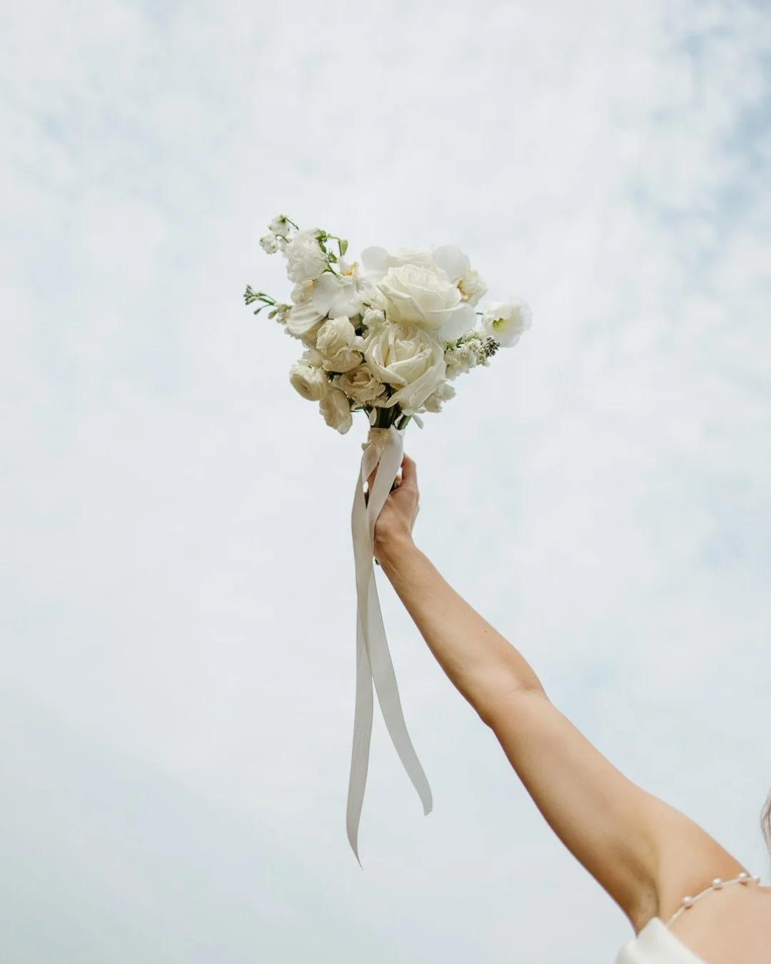 Emma + Patrick 🤍 A couple of the kindest souls who now have a special place in my heart. These two have known each other nearly their whole lives and wanted only their closest people with them on their wedding day. No bridal party, no wild timeline 