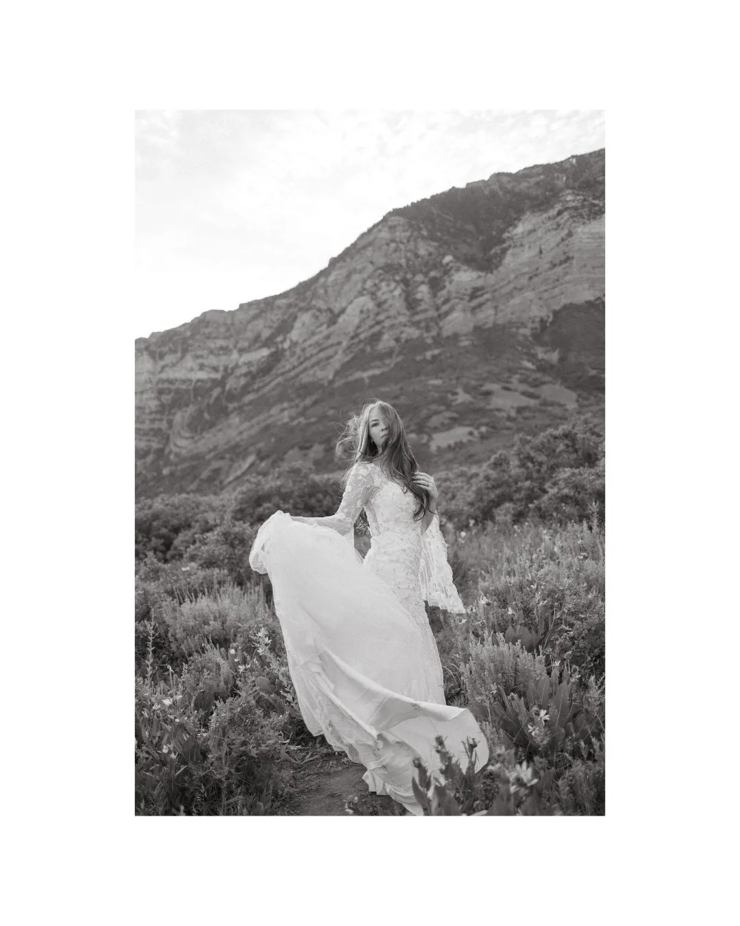 A sweet and simple sunrise elopepement in the Utah mountains. 🌞

I'm so excited to have some travel on the horizon for this spring, but I'm particularly craving a creative getaway. Somewhere with sunshine, palm trees, mountains and the desert. 🏜️🌵