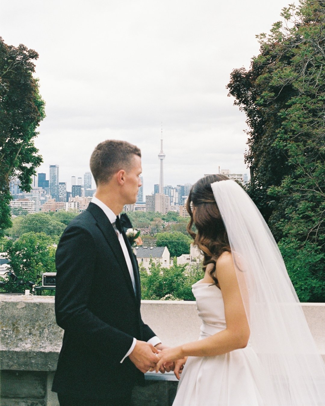 A few frames from Nick and Georgia's beautiful spring wedding at Casa Loma last year. Wedding season is almost upon us, and I can't wait to see all the flowers coming into bloom! Second shot for @cassiecetlinphoto 
.
.
.
.
toronto wedding photographe