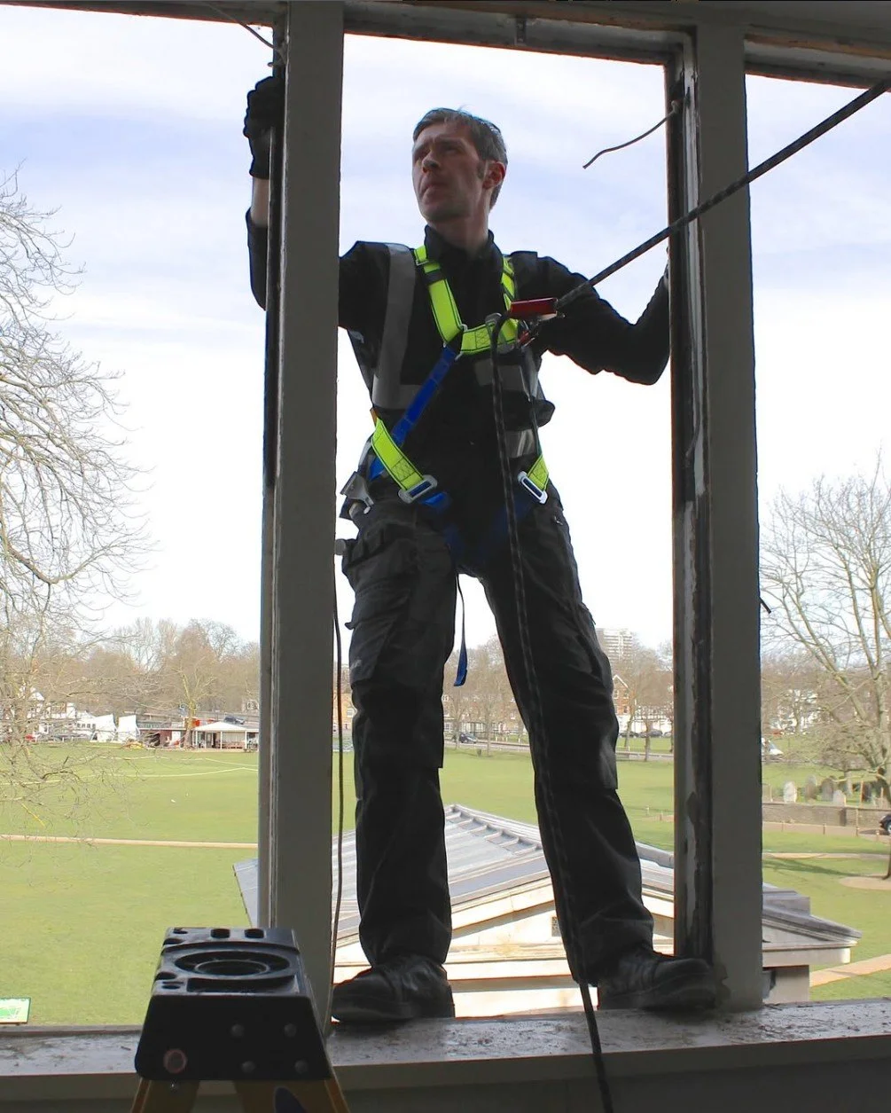 fitters-using-internal-anchor