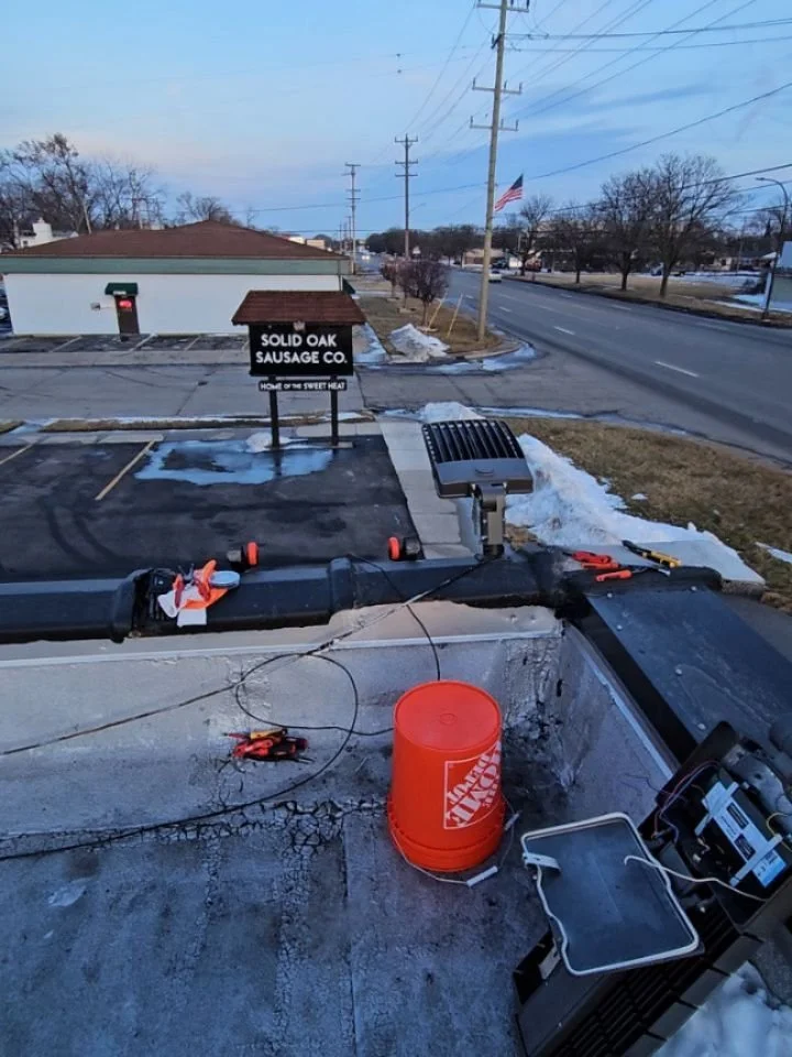Very busy spring, summer, and fall but finally get to upload. 

This was a tiny light Install at our friend's @solid_oak_sausage_  back in beginning of the year. Slightly hard to tell before and after but the new LED lit the street up! Lol