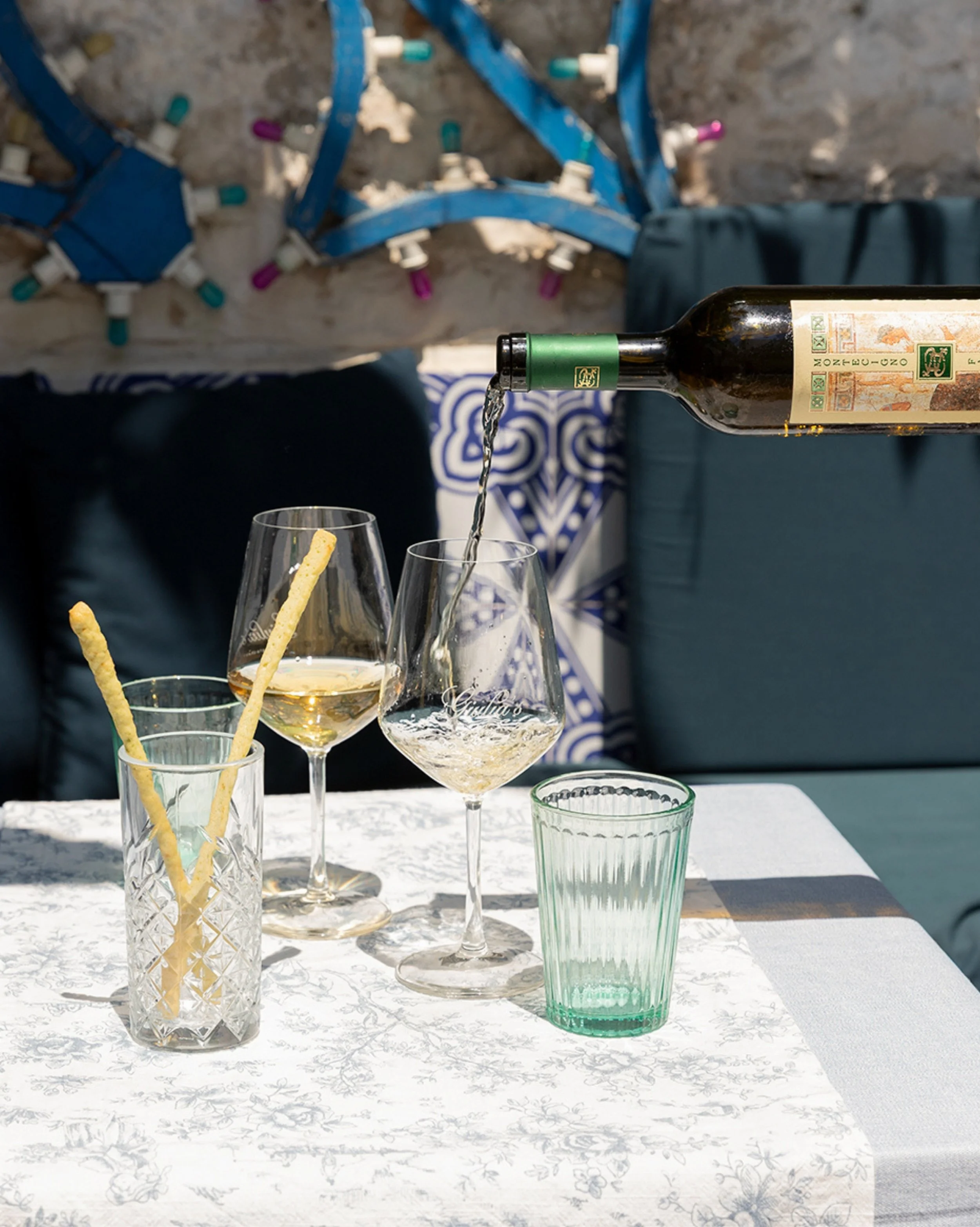 A perfectly chilled pour, fresh bites, and great conversation, just another day at Giulia&rsquo;s. ✨

📍 Via Sacra 40, Pompei, 80045
🍽️ Book via the link in bio
📞 (+39) 081 278 3640