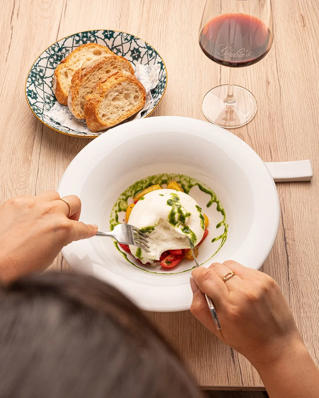 The perfect start to any meal.✨

Burrata, datterini tomatoes, basil, and olive oil. 🍅🌿

📍 Via Sacra 40, Pompei, 80045
🍽️ Book via the link in bio
📞 (+39) 081 278 3640