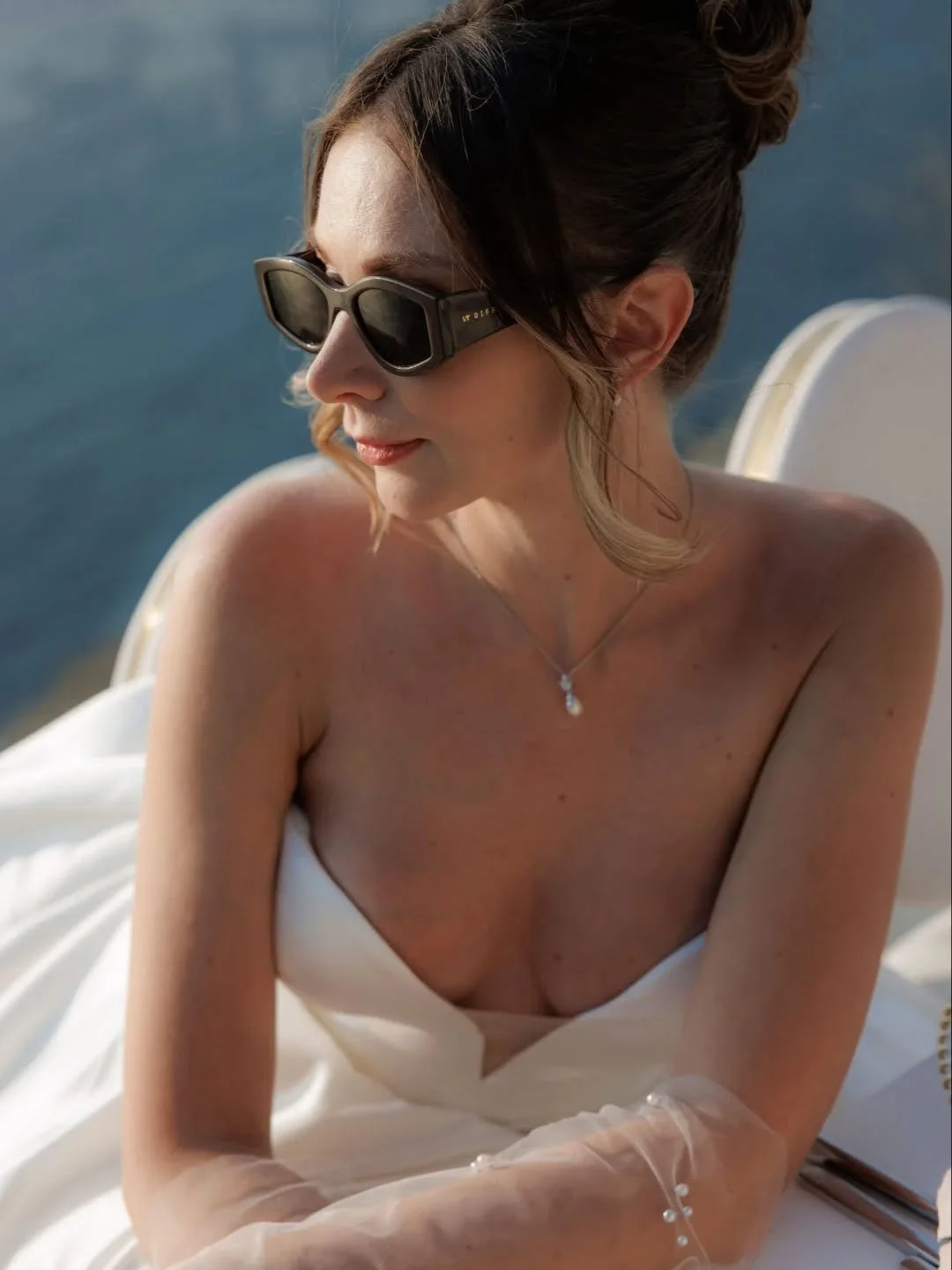 Contemporary elegance, effortless confidence. 🤍✨

Venue: @cavo_ventus_luxury_villa 
Photo - Video: @whiteonblackstudio 
Flowers: @shadesofflowers.santorini 
Sound - Lighting - Chandeliers: @santorinievents 
Singer: @irwaneasty 
Catering - Rentals: @