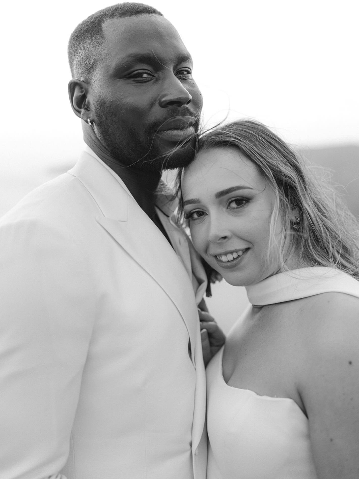 A moment of closeness, captured as it is; soft, intentional and enduring. 

♡

📸 Captured by @lighthousephotography_gr with glam by the hands of @juliapopovamuah.

#santoriniweddings #destinationweddings #weddingsingreece #everafterdayssantorini #st