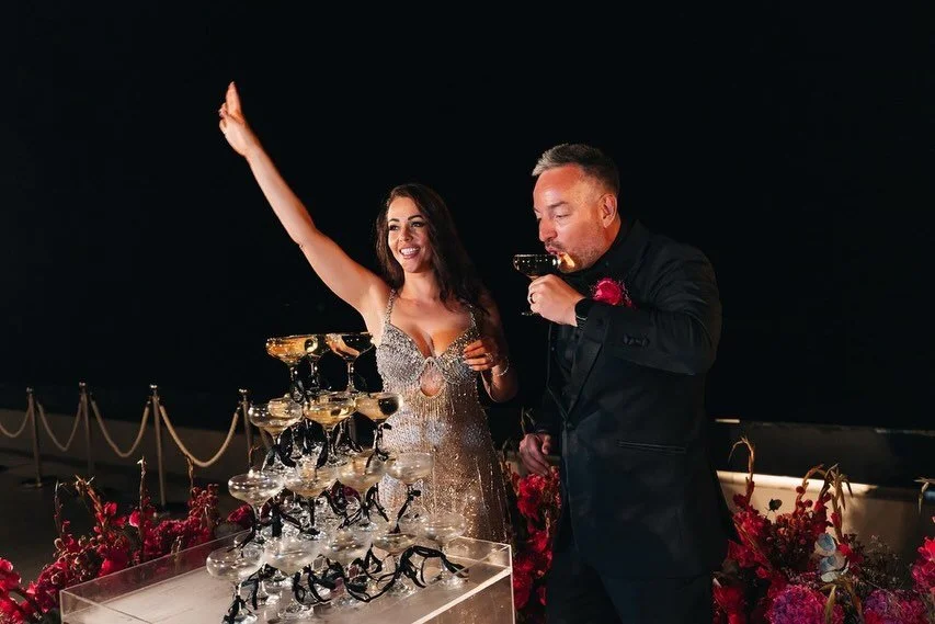 What a dream to live in! 🤍✨

Venue: @santorini_gem 
Photo - Video: @lifeclicks_studio 
Flowers: @shadesofflowers.santorini 
Signage - Graphics: @illuminography 
Sound - Lighting - Chandeliers: @santorinievents
Rental Equipment: @weddingswhimsy_santo