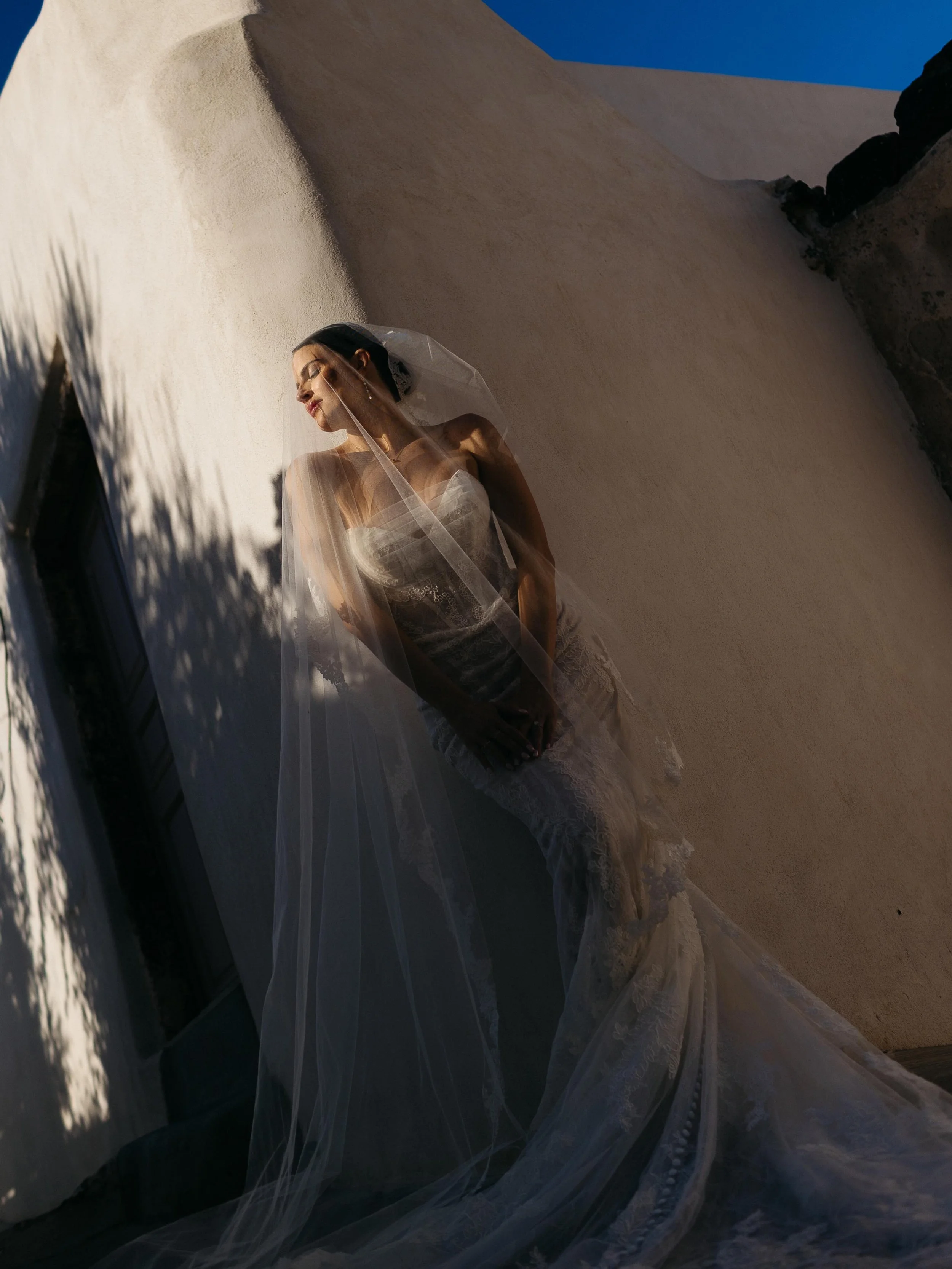 Where light lingers, love begins and every detail tells a story. ✨

📸 Captured by @kapetanakisstudios 
Glam: @mariannanomikou @makeup.santorini.renia 

#santoriniweddings #destinationweddings #weddingsingreece #everafterdayssantorini