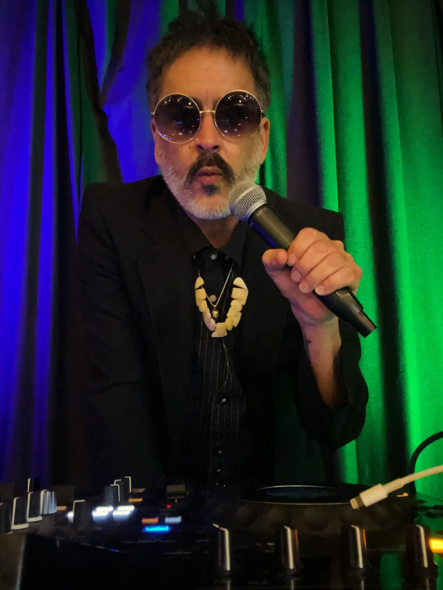 Adding improv live music to a dj session is a blast. Zero rehearsal, it&rsquo;s all about trust and simple communication. Making people shake and boogie is our goal..

Last night, we delivered. 🔥
@jgwoulla  @austinmusicinvestment