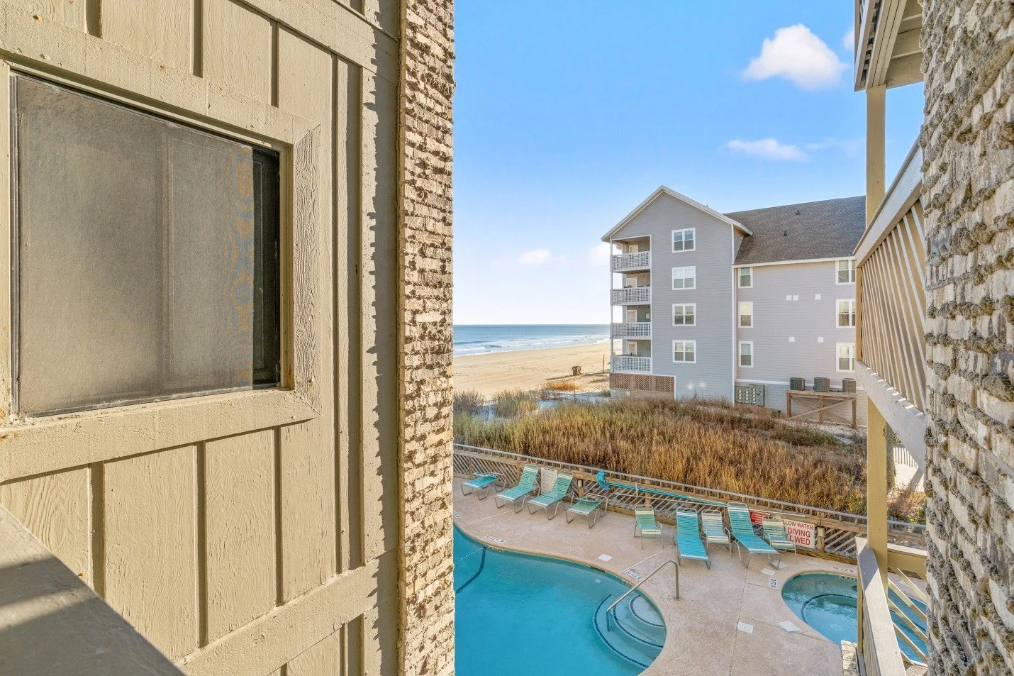 Peep the easy access to the ocean front pool and hot tub at the #SaltyMermaidSC

 #SaltyMermaidSC #GardenCityBeach #PalmettoandBirch #SC #beachtime #MurrellsInlet #VRBO #AirBnB #str #airbnbhost