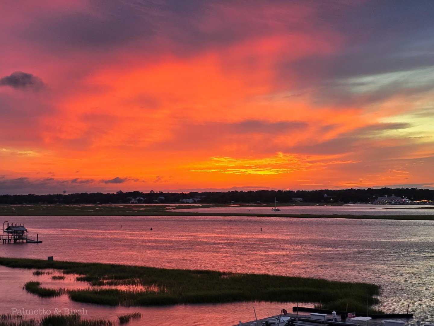 Book today and we will share all of our favorite spots to catch a beautiful sunrise or sunset. We can&rsquo;t wait to see you!
 #OceanCurrentsSC #GardenCityBeach #PalmettoandBirch #SC #beachtime #MurrellsInlet #VRBO #AirBnB #str #airbnbhost #SaltyMer