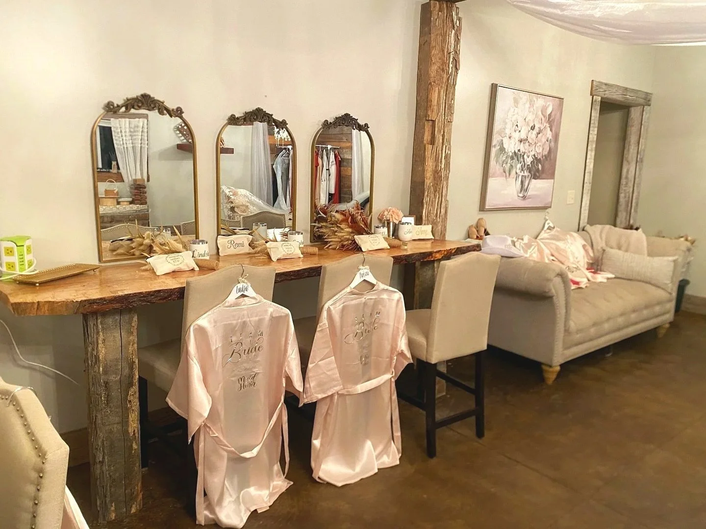 Prairie Stone Farm bridal suite with vanity stations, comfortable seating and an attached bathroom.