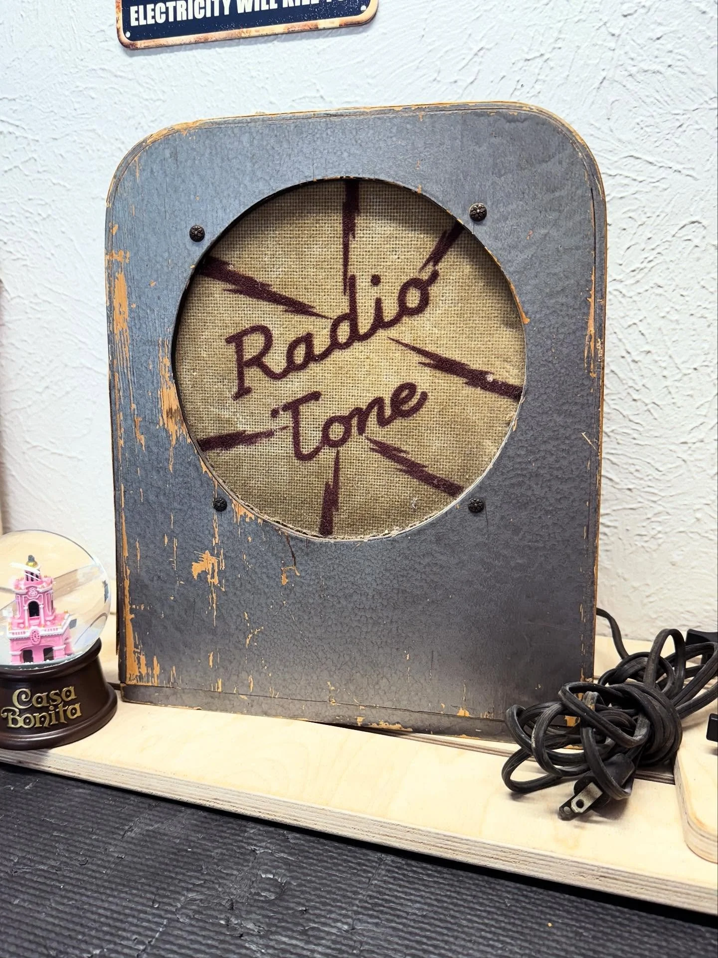 Oh my God you guys this ancient Radio Tone guitar amp is so cute I just wanna scrunch its little face.
