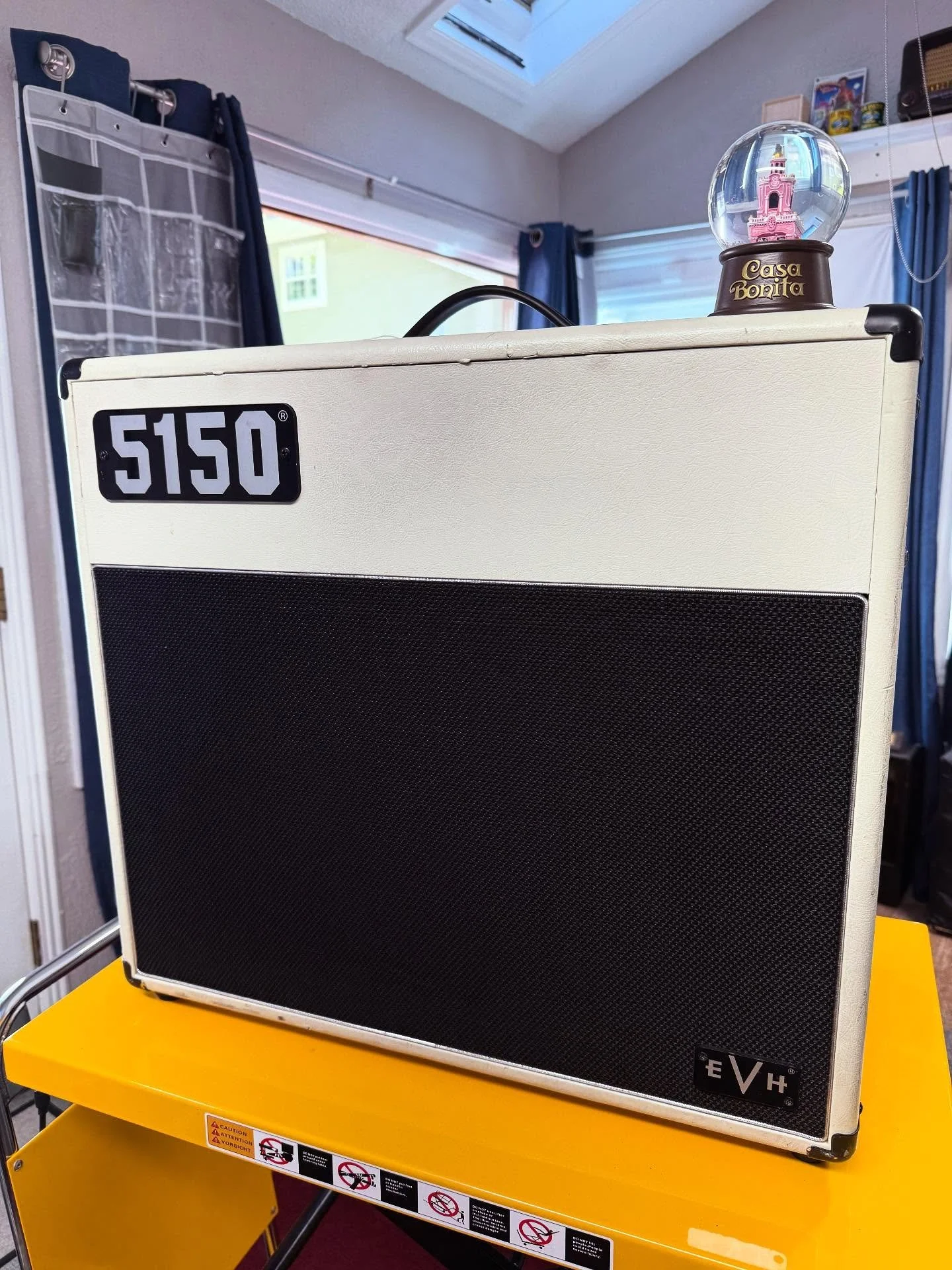 This EVH Iconic 5150 is in for a quick checkup. Diagnosis: weirdo tube placement.