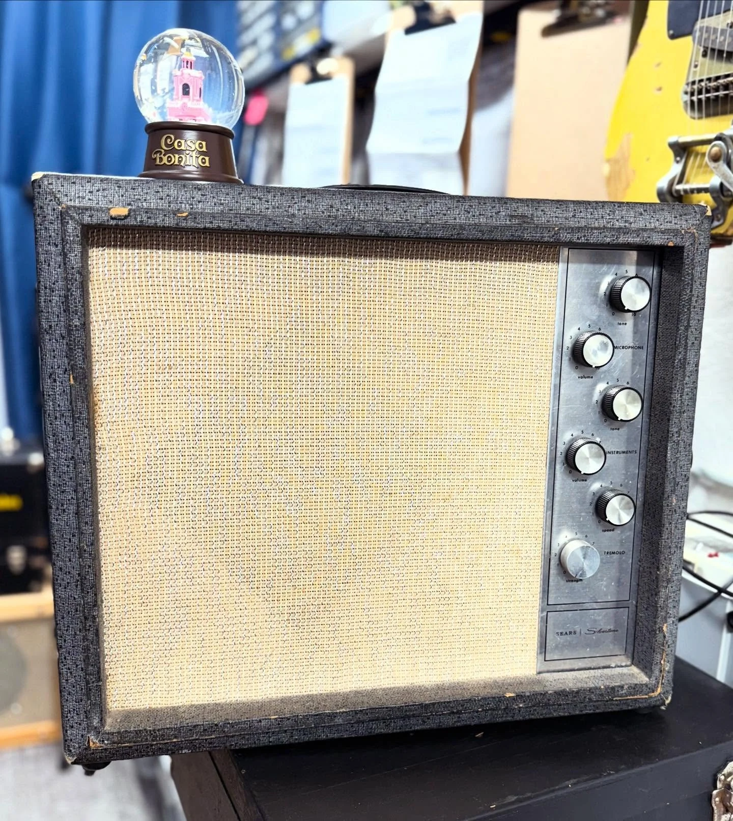 What&rsquo;s in the tube&hellip; amp tonight? This Silvertone 1482 is a garage-rock classic. She&rsquo;s in for servicing!