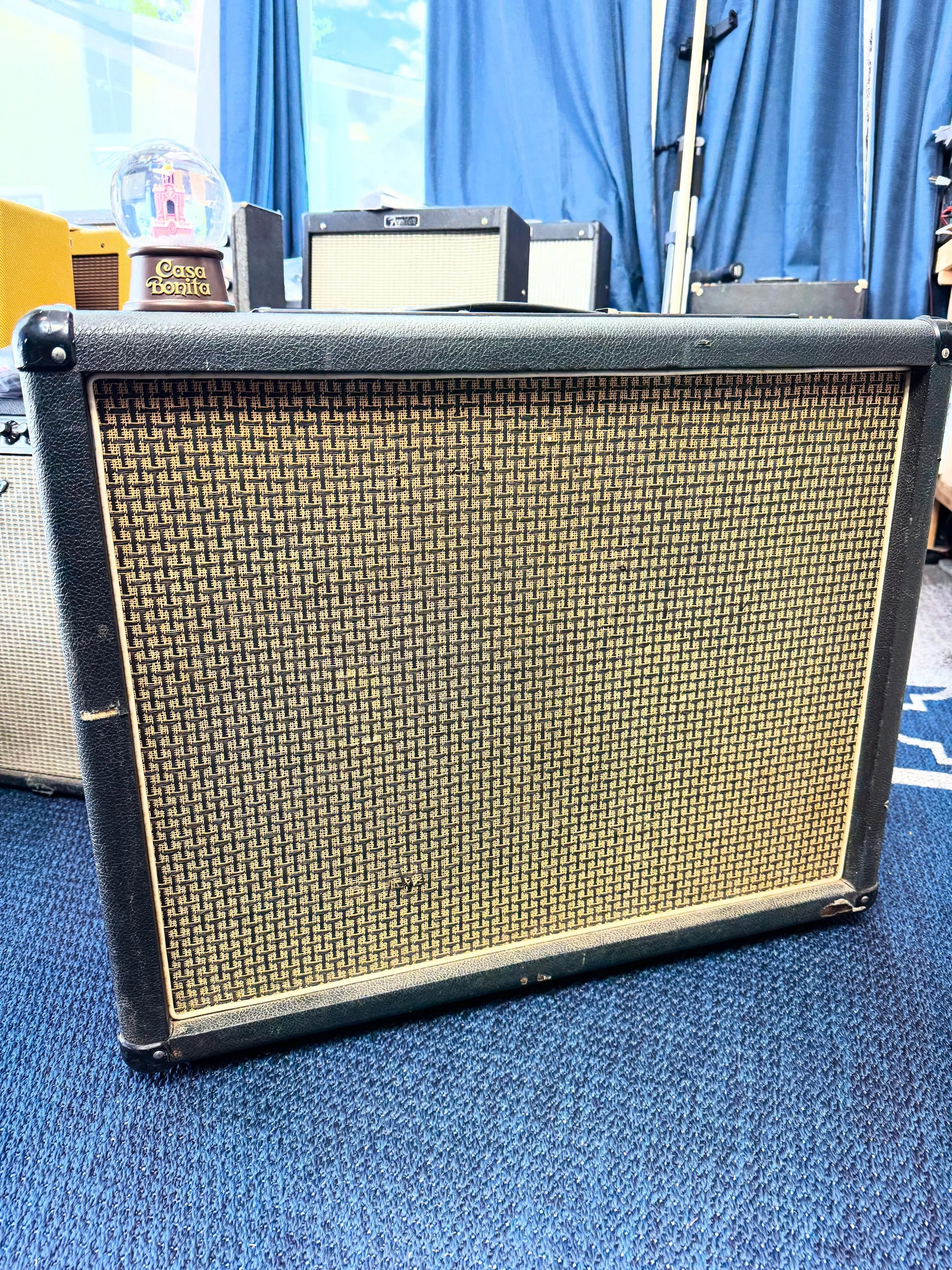 Rare bird alert! This 1979 Park 1213 is one of the rarest amps to come in the shop. A BEAST from across the pond, which they will hear from here when it&rsquo;s cranked to its 100w potential. Check out that factory &ldquo;jumpered&rdquo; input!