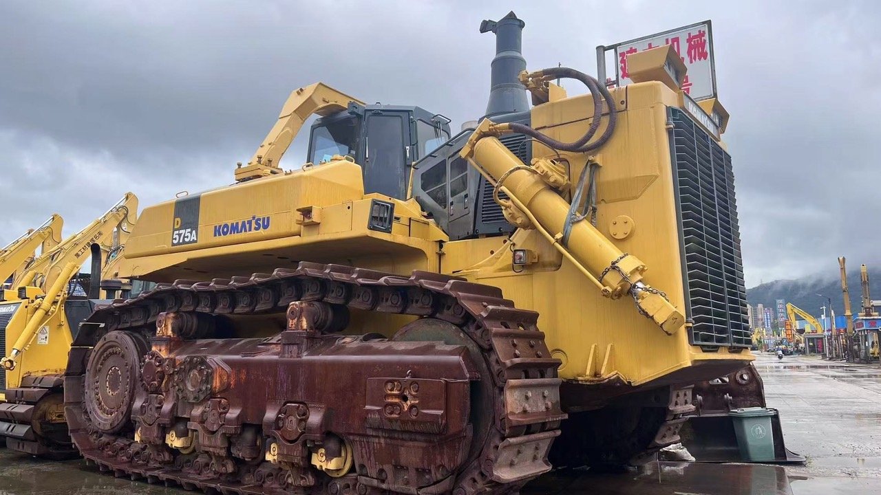 KOMATSU D575-2