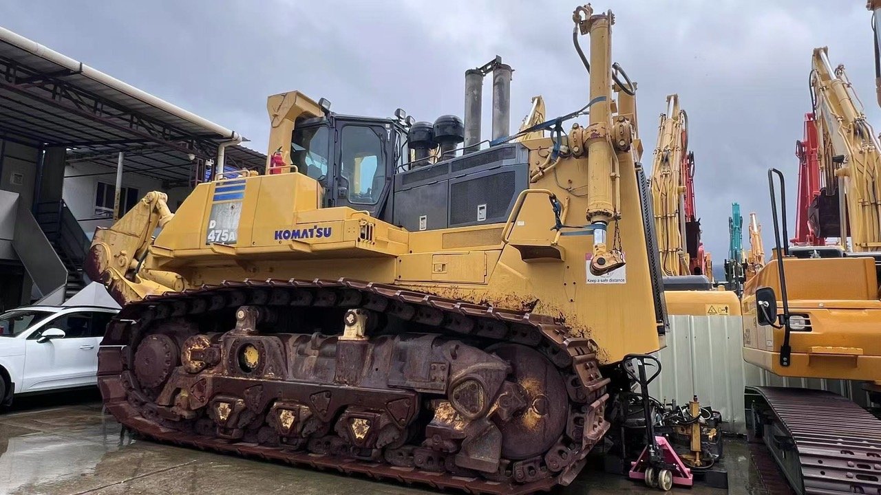 KOMATSU D475-5EO