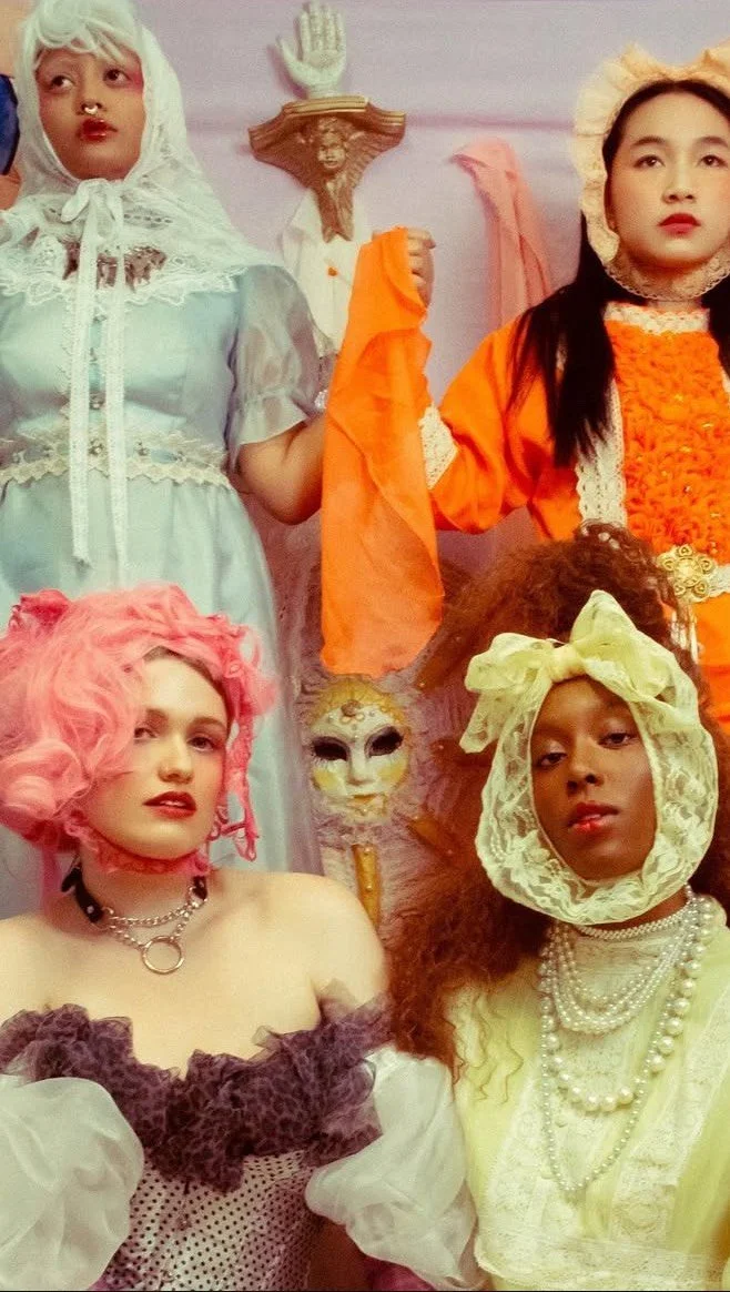 Where my fellow weird girls at 😞🫵🏻 I see you divas. Never compromise your freak.
#storrveldi #fashiondesigner #avantgarde #avantgardefashion #runwayfashion #design #editorialdesigner #wearableart #otherwordly