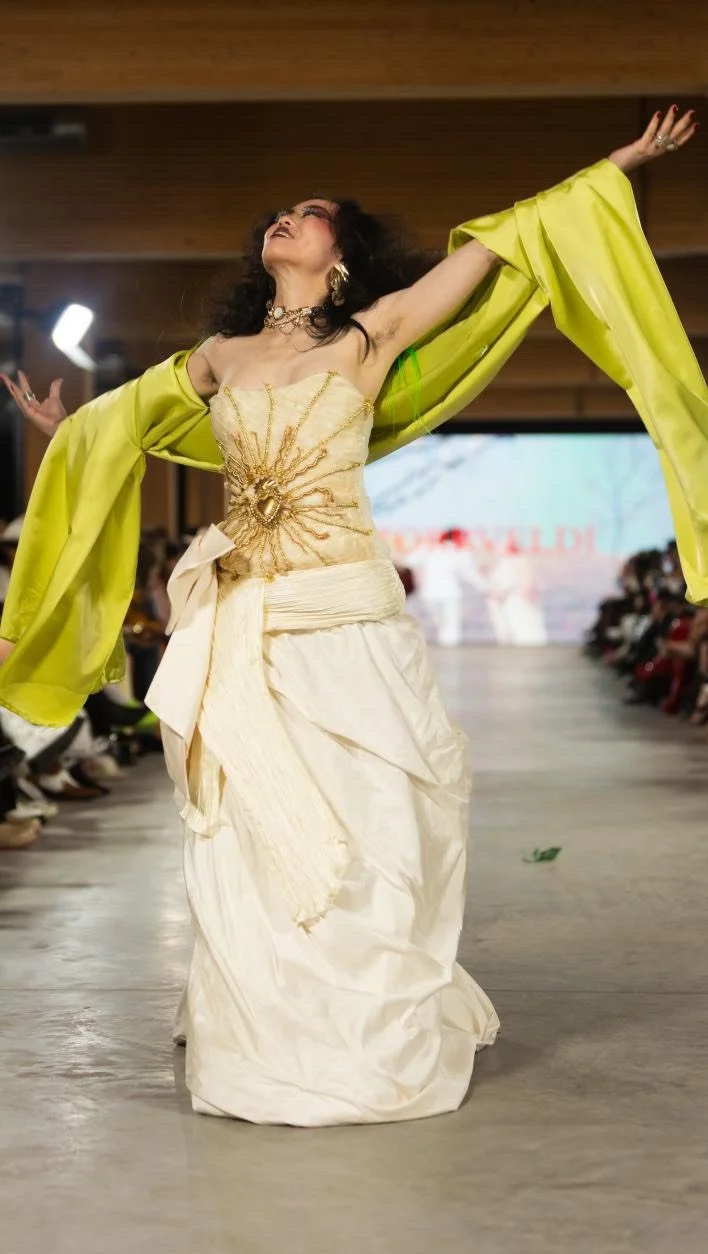 This is my day one model @ygmr.elcin but he gets on my nerves so I’m finally letting the council decide if I should just squish him
#avantgarde #designer #fashiondesigner #runwayfashion #storrveldi #editorialdesigner #wearableart