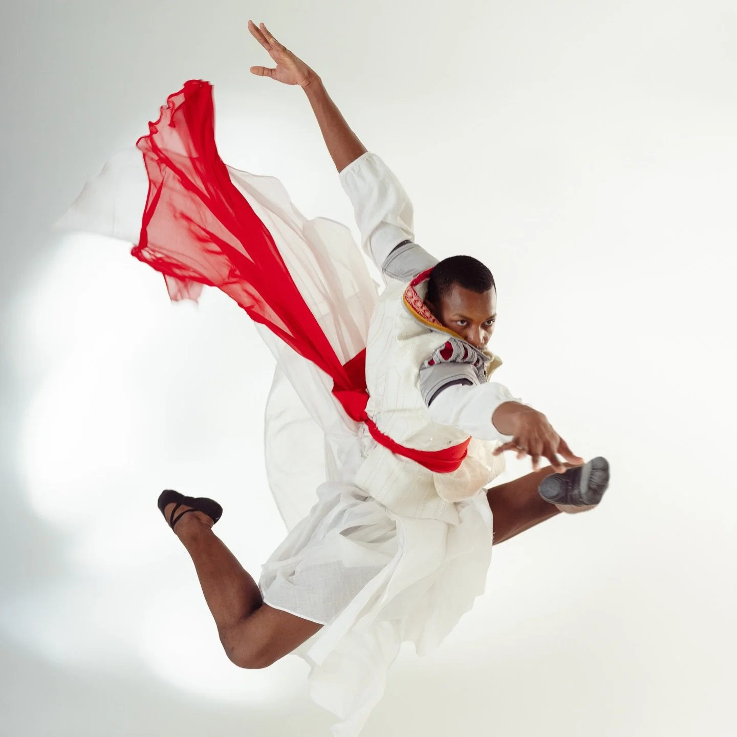 Some shots from a beautiful project collaboration inspired by my deep love of assassins creed with the amazing @aidantooth .

I wanted to start transitioning over to designs that focus on movement as a part of the production and so I decided to start