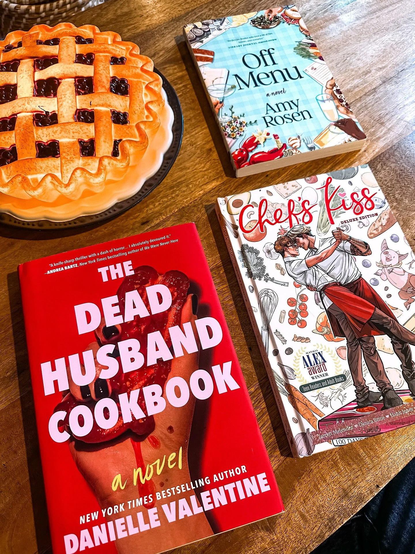 BOOKS FOR FOODIES (that I&rsquo;ve read recently!)

Recapping your Monday with a few more mini-reviews, this time with three books that could not be more different except for one commonality... they all focus on food! Who here loves to feed? Who can&