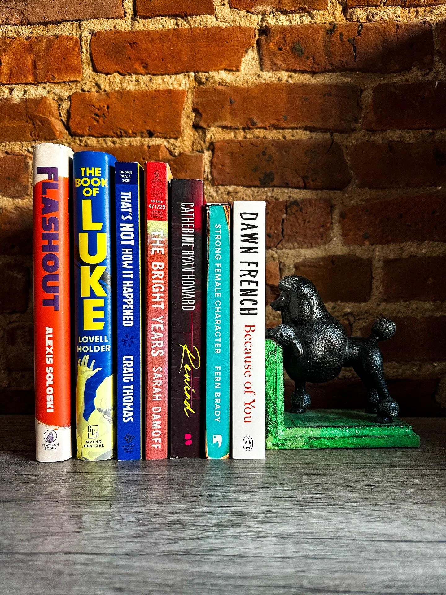 EVERYTHING I READ ON VACATION 🇬🇧📚⭐️

Get ready for a lightning-paced recap of the seven (!) books I crushed over my solo trip. This trip was so restorative for me, and getting to try out so many books in so many genres made it better. Here we go! 