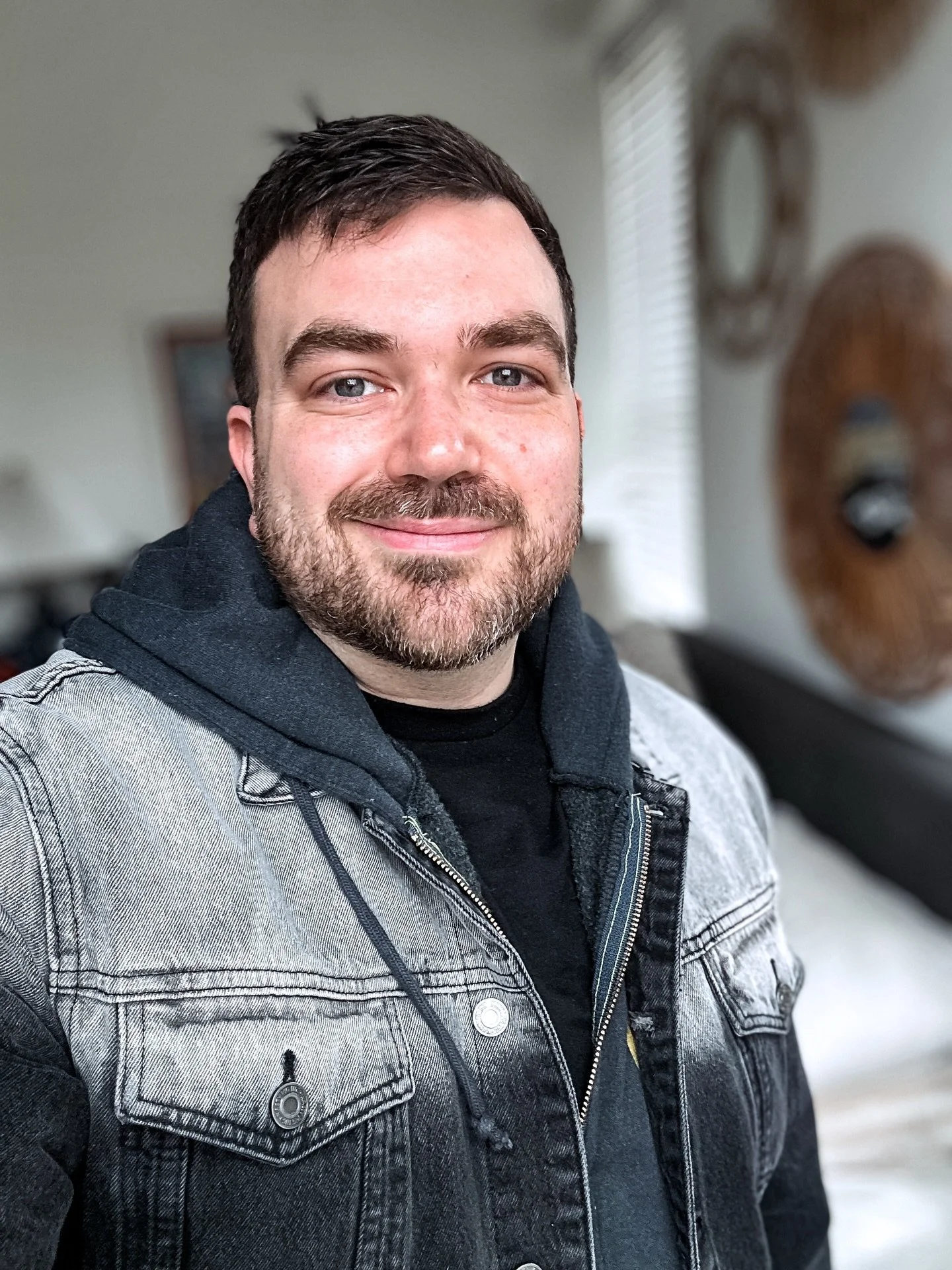 POV: you plan on spending your whole Saturday writing but you slept terribly so you&rsquo;re just gonna do the best you can 🖤🤍